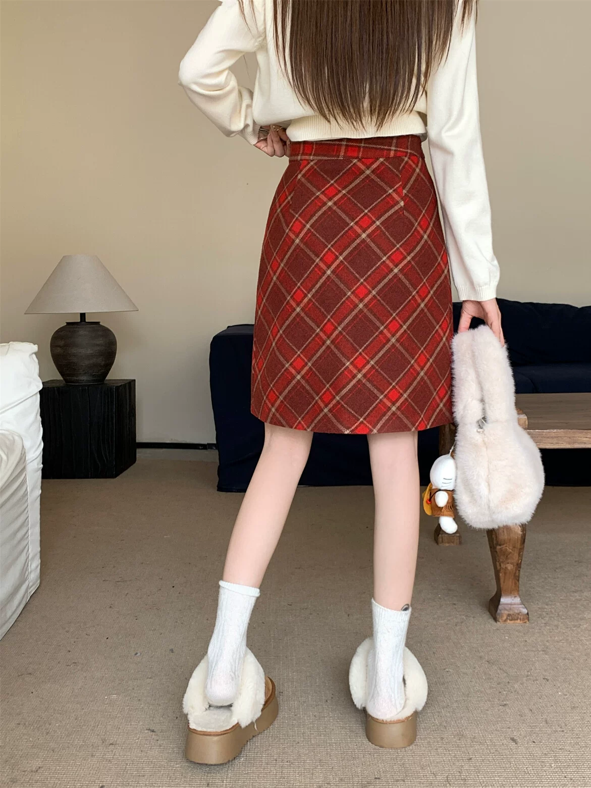 Váy kẻ sọc đỏ cổ điển cỡ lớn dành cho nữ, váy bút chì chữ A cạp cao giảm béo mới mùa thu đông, váy dài vừa phải hợp thời trang.