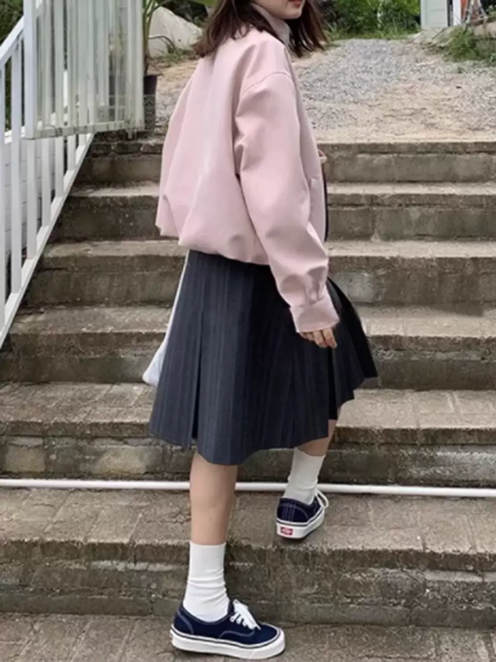 Váy midi kẻ sọc xám size lớn cho nữ, váy chữ A dáng ôm eo cao mùa hè với thiết kế thời trang, váy xếp ly phù hợp với bộ vest.