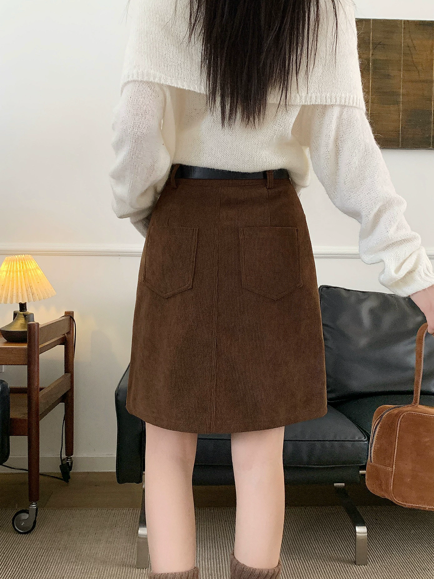 Váy nhung nâu cổ điển cỡ lớn dành cho nữ, mùa thu đông, váy ngắn chữ A cạp cao, váy midi ôm hông màu nâu.