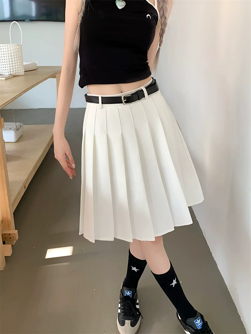 Váy xếp ly màu xám cỡ lớn, váy chữ A màu trắng dài ngang đùi, cạp cao, tôn dáng, dành cho nữ mùa hè, phong cách preppy.