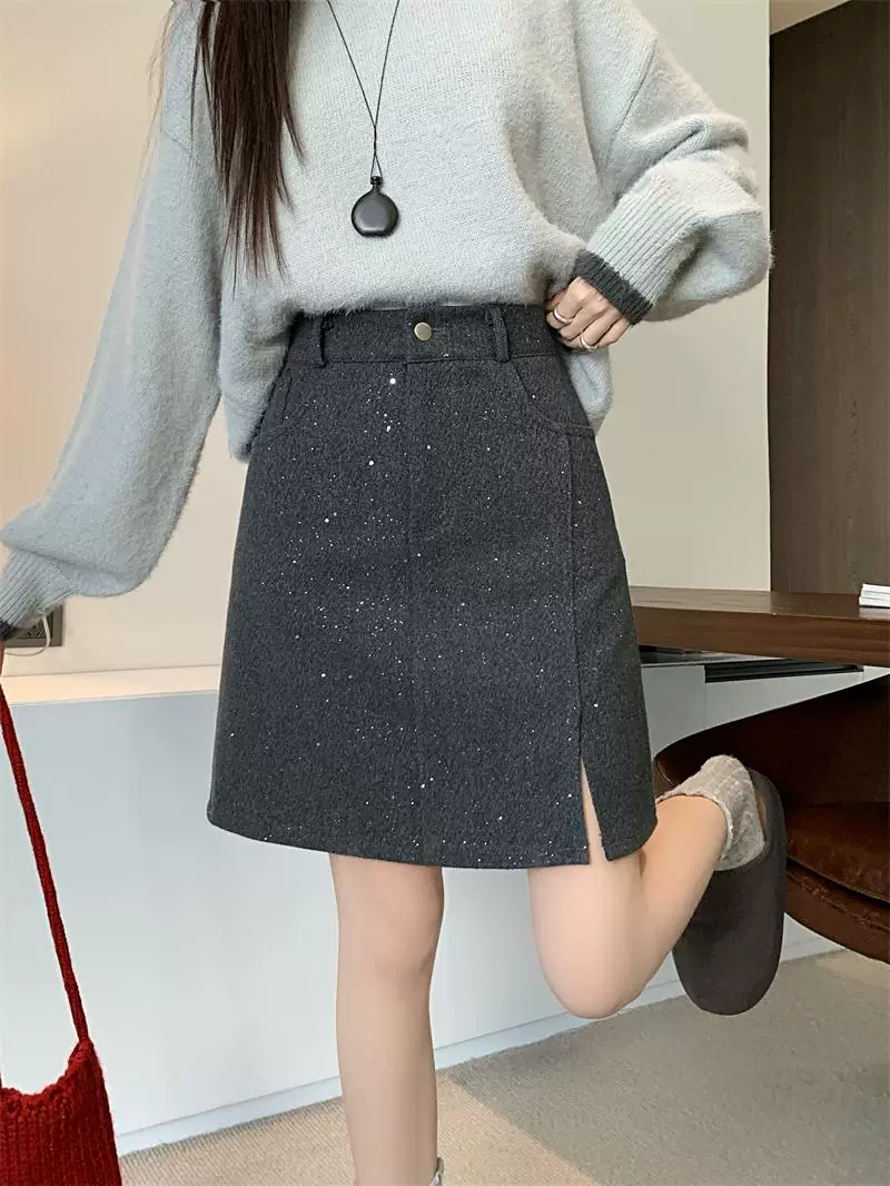 Váy xẻ tà bóng bẩy cỡ lớn dành cho nữ, váy ngắn chữ A đính sequin cao eo mùa thu đông, váy bút chì len dày màu xám.
