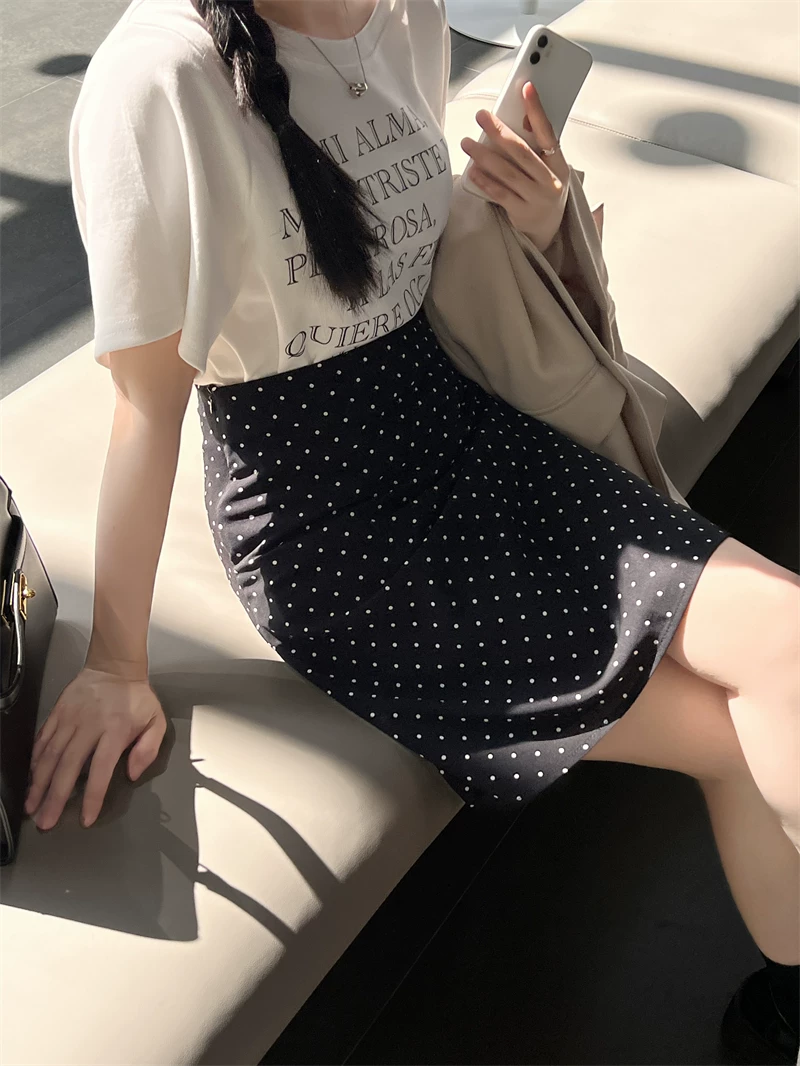 Váy chấm bi đen cổ điển dành cho nữ, váy dù che hông cỡ lớn mùa hè, váy chữ A ngắn, váy midi ôm sát dáng nhỏ nhắn.