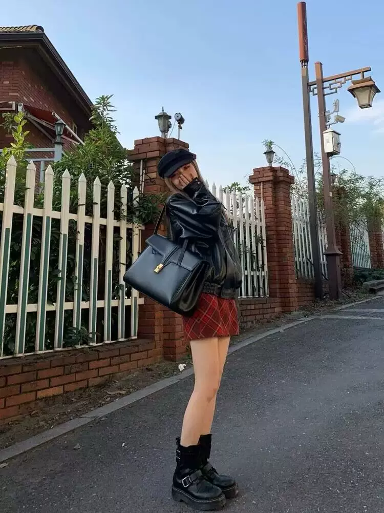 Váy len kẻ sọc đỏ cổ điển kiểu Mỹ dành cho nữ trong mùa thu đông, thiết kế cỡ lớn, lưng cao, che hông, váy ngắn chữ A