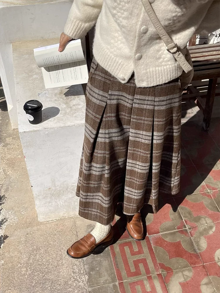 Váy kẻ sọc len màu nâu dành cho nữ trong mùa thu đông, cỡ lớn mm, váy dài kẻ sọc chữ A che bụng, váy xếp ly phong cách preppy