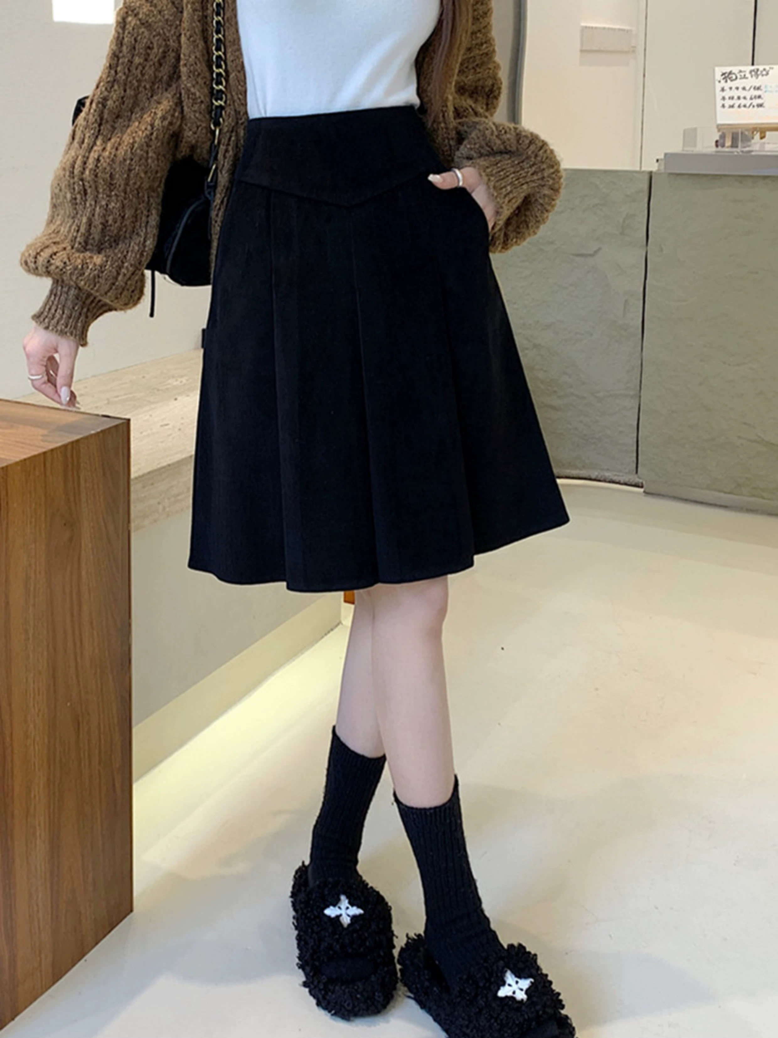 Váy nhung kẻ sọc màu cà phê cổ điển cỡ lớn dành cho nữ, mùa thu đông, váy chữ A cạp cao, váy dù dài vừa vặn tôn dáng.