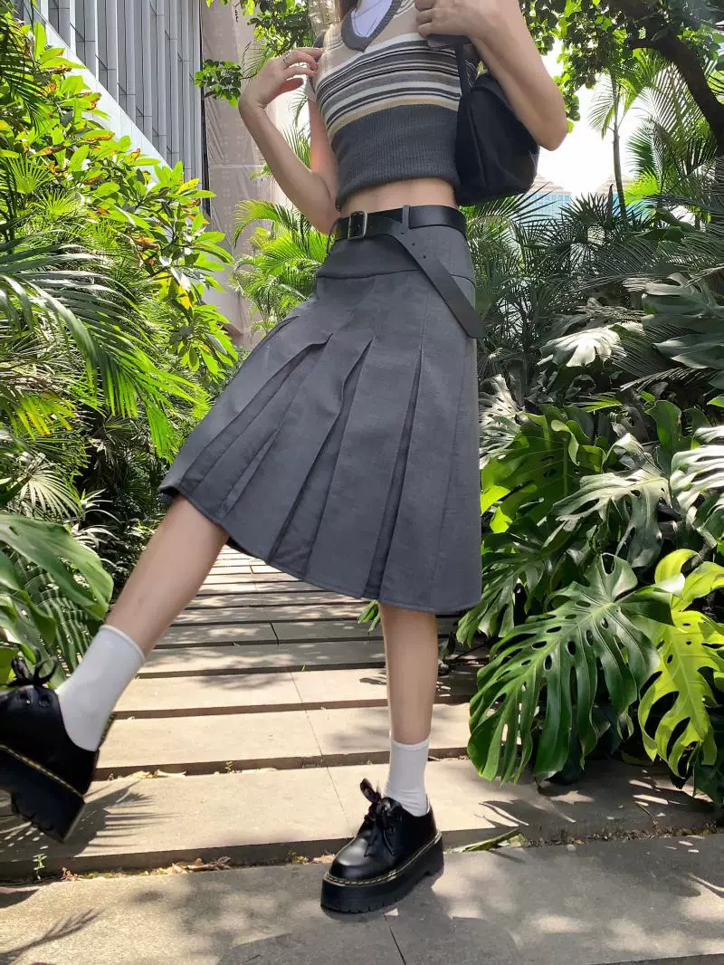 Váy xếp ly kiểu học sinh, cạp cao, size lớn cho nữ, màu xám, dáng chữ A, thiết kế tôn dáng mùa thu.