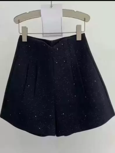 Quần short len bóng dáng rộng dành cho nữ, quần ống rộng cạp cao phong cách Chanel mùa thu đông, quần short đính sequin dáng chữ A dày dặn.