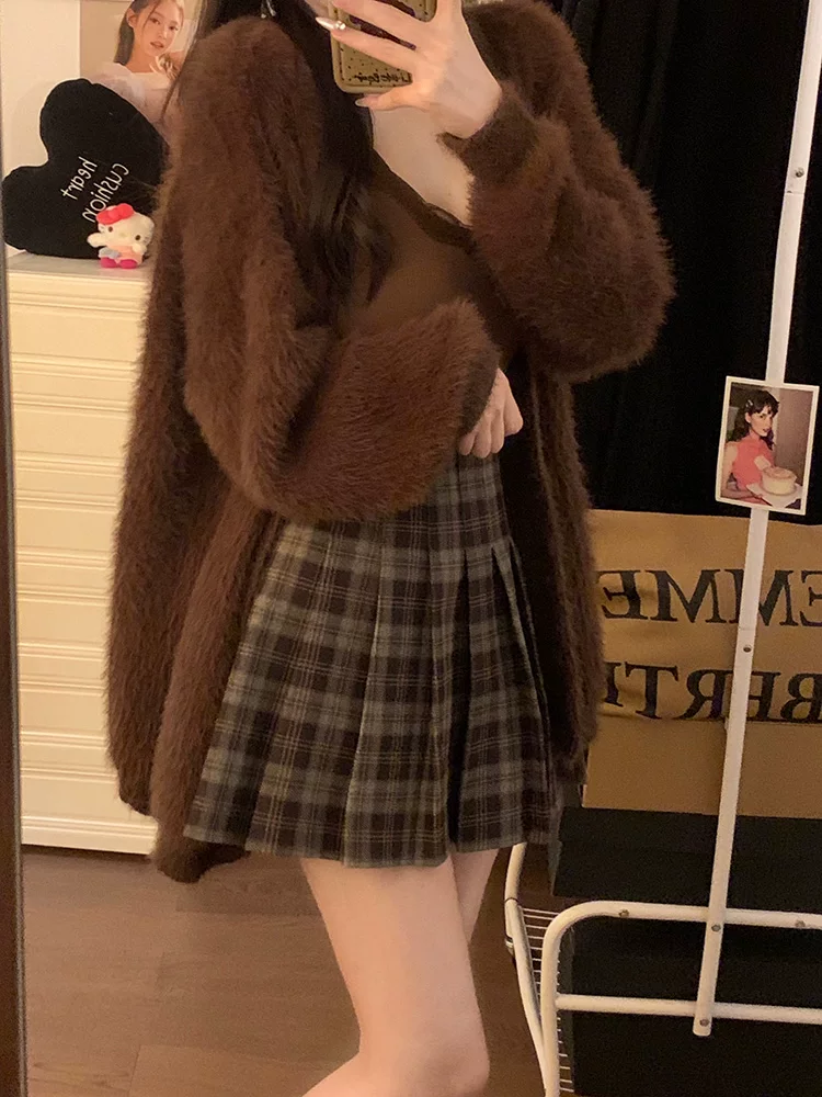 Váy xếp ly kẻ sọc nâu nữ, kiểu dáng chữ A, thu đông 2025, mới, cạp cao, tôn dáng, váy ngắn kiểu JK