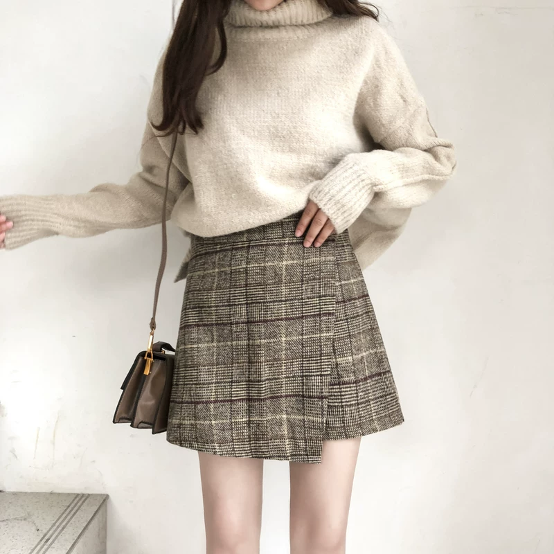 Quần váy len kẻ ca rô mùa thu đông 2023 dành cho nữ cỡ lớn, chống lộ, ôm hông, kiểu dáng bất đối xứng, ngắn