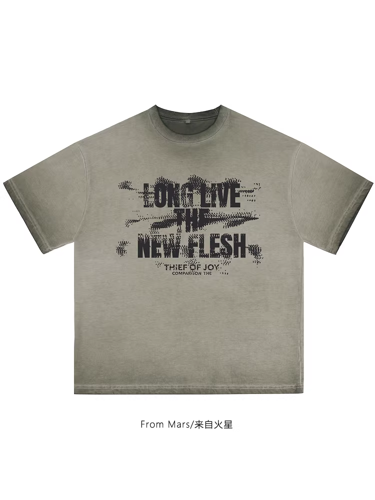 Từ sao Hỏa, bạn nói tôi đang nghe. Áo kiểu Mỹ, họa tiết chữ BF, kiểu dáng rộng rãi, cổ tròn, tay ngắn.