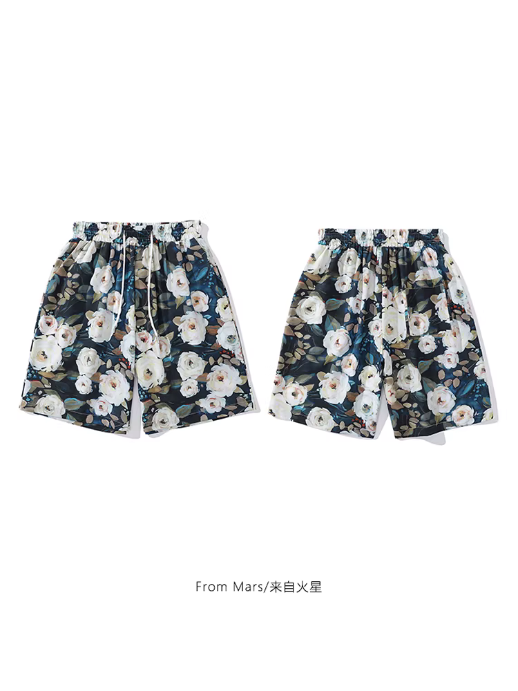 Quần short in họa tiết hoa toàn thân từ Mars White Camellia National Trend Street Quần short đi biển dáng rộng thẳng kiểu dáng đơn giản