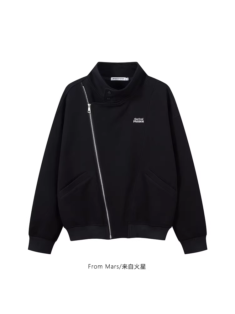 Từ sao Hỏa, mê mẩn xu hướng áo nỉ có khóa kéo chéo kiểu Mỹ đơn giản, áo khoác độc đáo và thoải mái dành cho các cặp đôi.