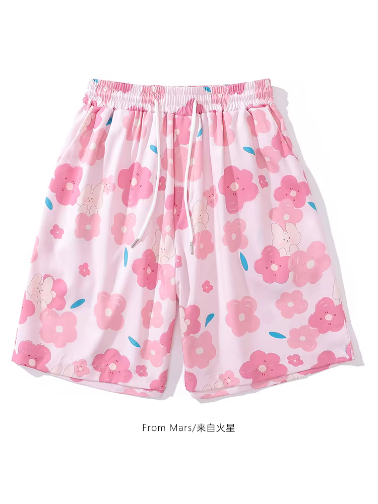 Từ sao Hỏa khám phá chiếc quần short đi biển rộng rãi, thoải mái, kiểu dáng giản dị, in họa tiết hoa toàn thân, phong cách Instagram, hình chú thỏ nhỏ dễ thương, ngọt ngào và cá tính.