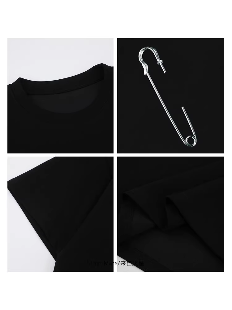 Từ sao Hỏa cần chiếc áo phông ngắn tay dáng rộng cổ tròn kiểu dáng cổ điển tối giản của Mỹ dành cho các cặp đôi.