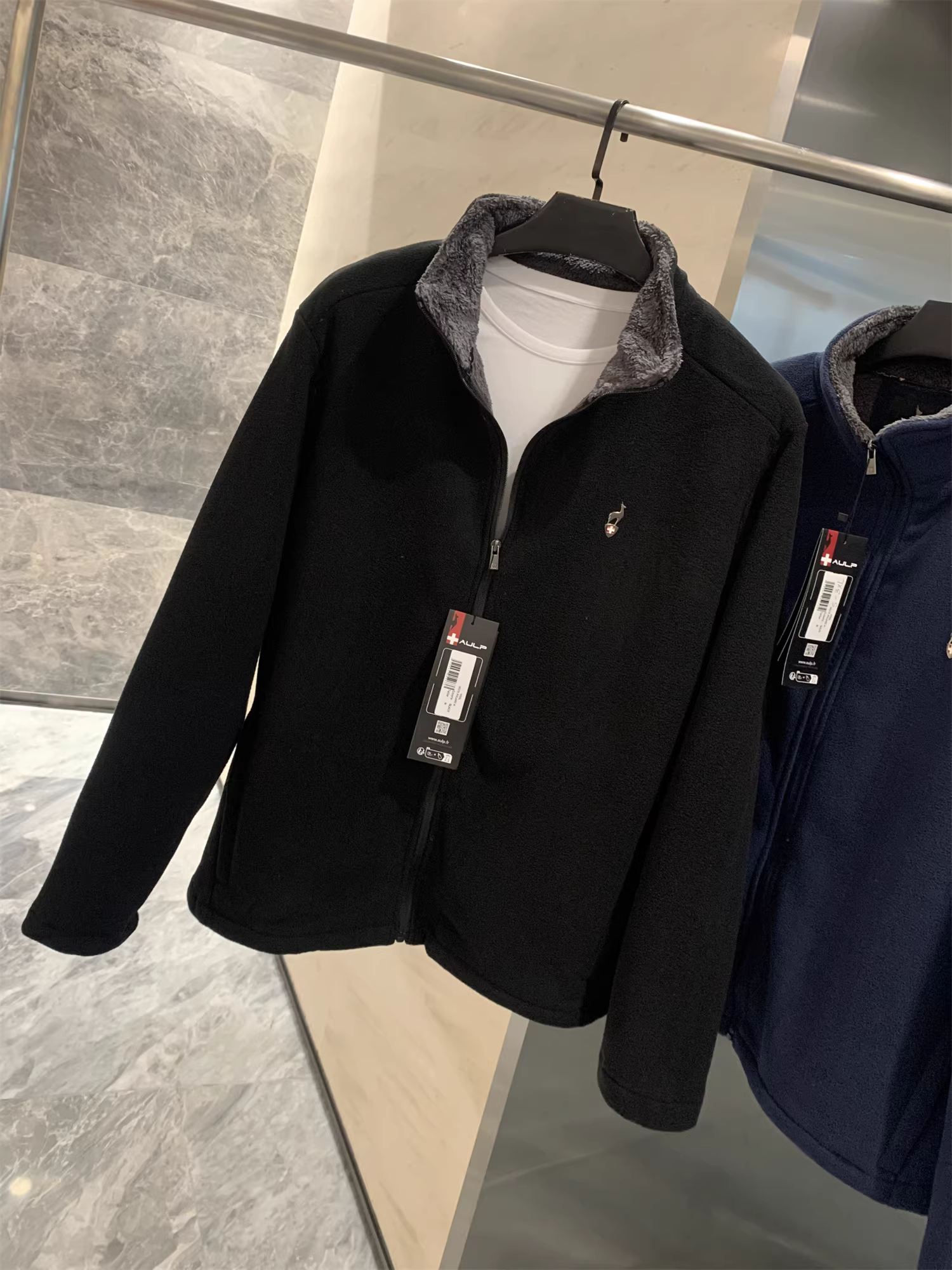 Don Quixote, một sản phẩm hàng đầu! Có lớp lót lông cừu, chống gió và giữ ấm! Áo khoác cổ đứng dành cho nam, lý tưởng cho các hoạt động thể thao và giải trí ngoài trời vào mùa thu và mùa đông.