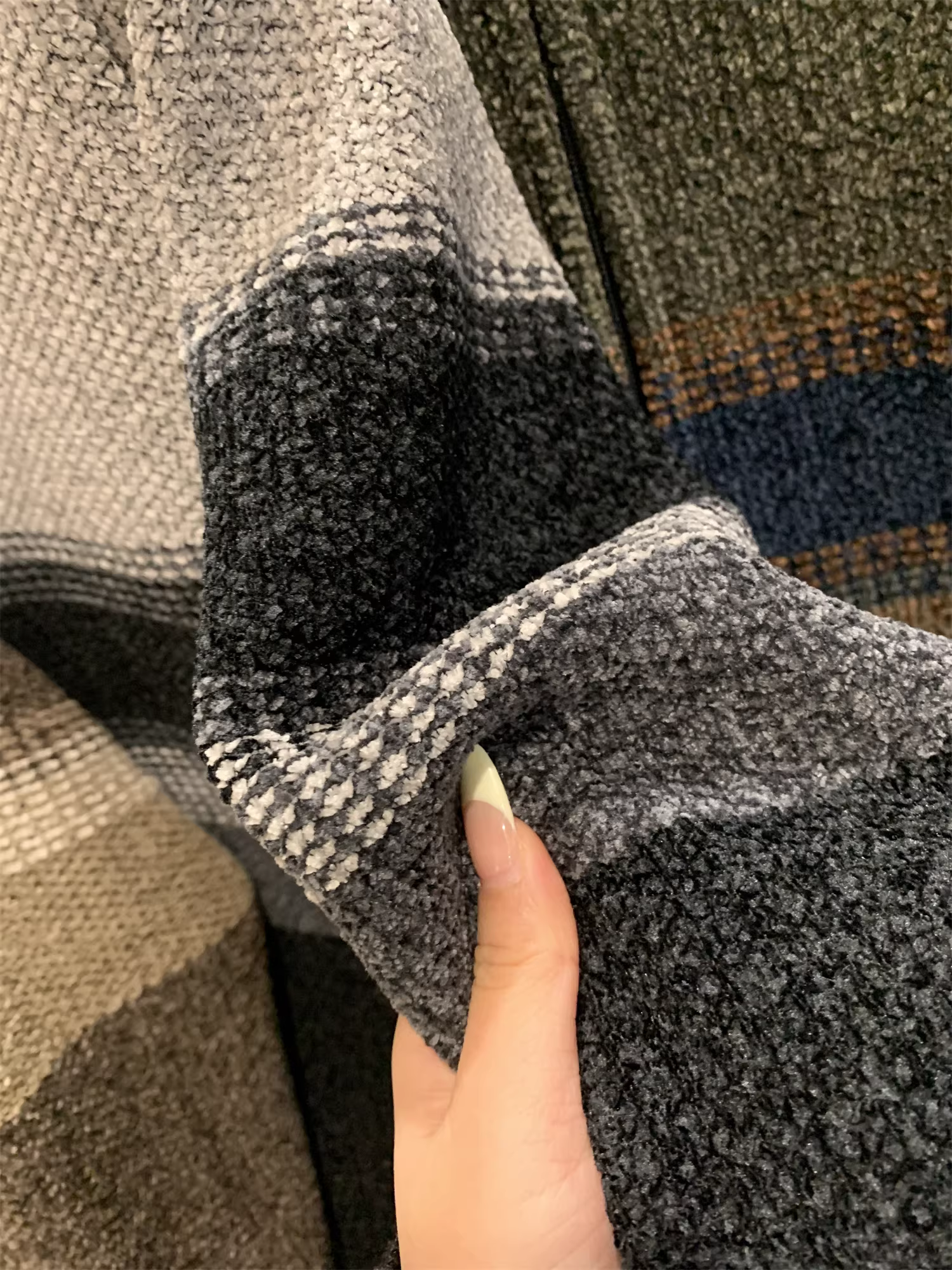 Don Quixote rất mềm mại và tinh tế! Áo len dệt kim họa tiết hoa + lớp lót lông nhung dài! Áo khoác len cổ bóng chày mùa thu đông dành cho nam.