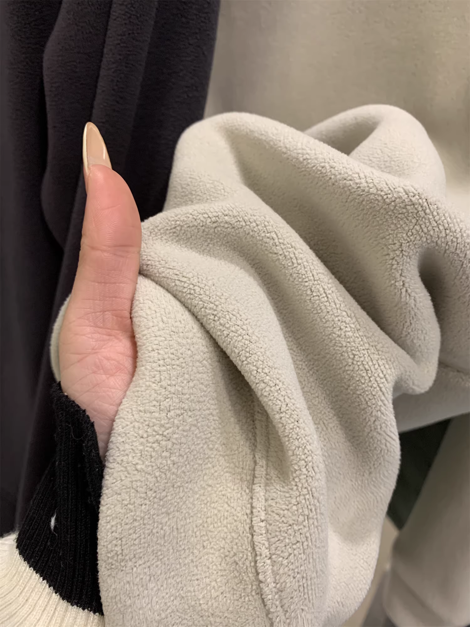 Áo len lông cừu toàn thân may đo theo yêu cầu Don Quixote! Áo len lông cừu cổ đứng nửa khóa kéo dày dặn và ấm áp dành cho nam.