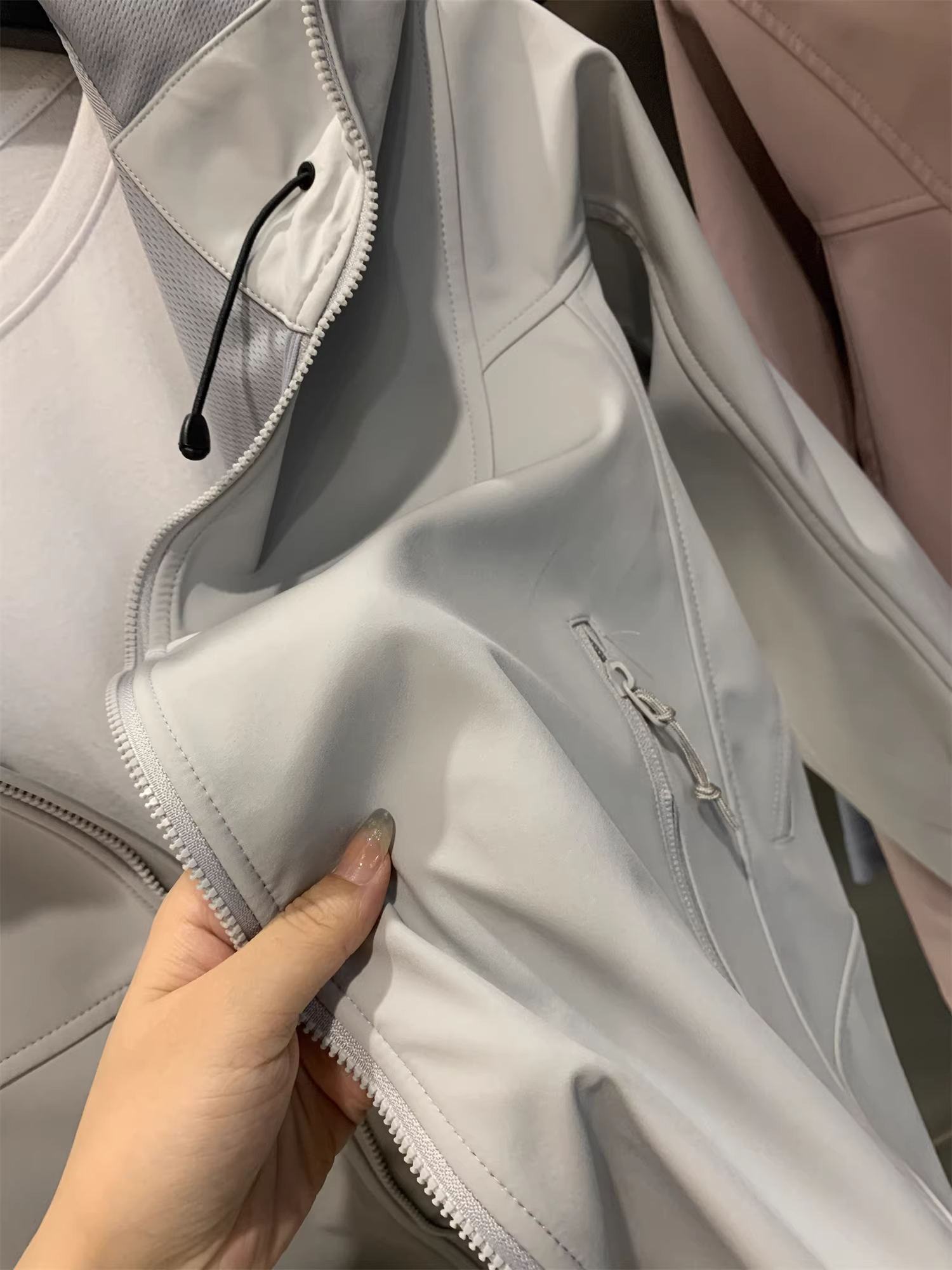 Don Quixote đang giảm giá lớn! Áo khoác ngoài trời chống gió và chống nước công nghệ ba lớp Teflon màu đen dành cho cặp đôi hợp thời trang