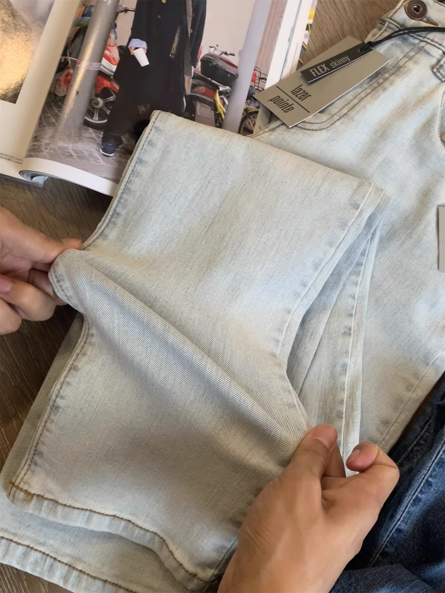 Quần Jean Don Quixote Heavyweight! Quần jean nam dáng ôm vừa vặn, chất liệu co giãn thoải mái, kiểu dáng năng động.