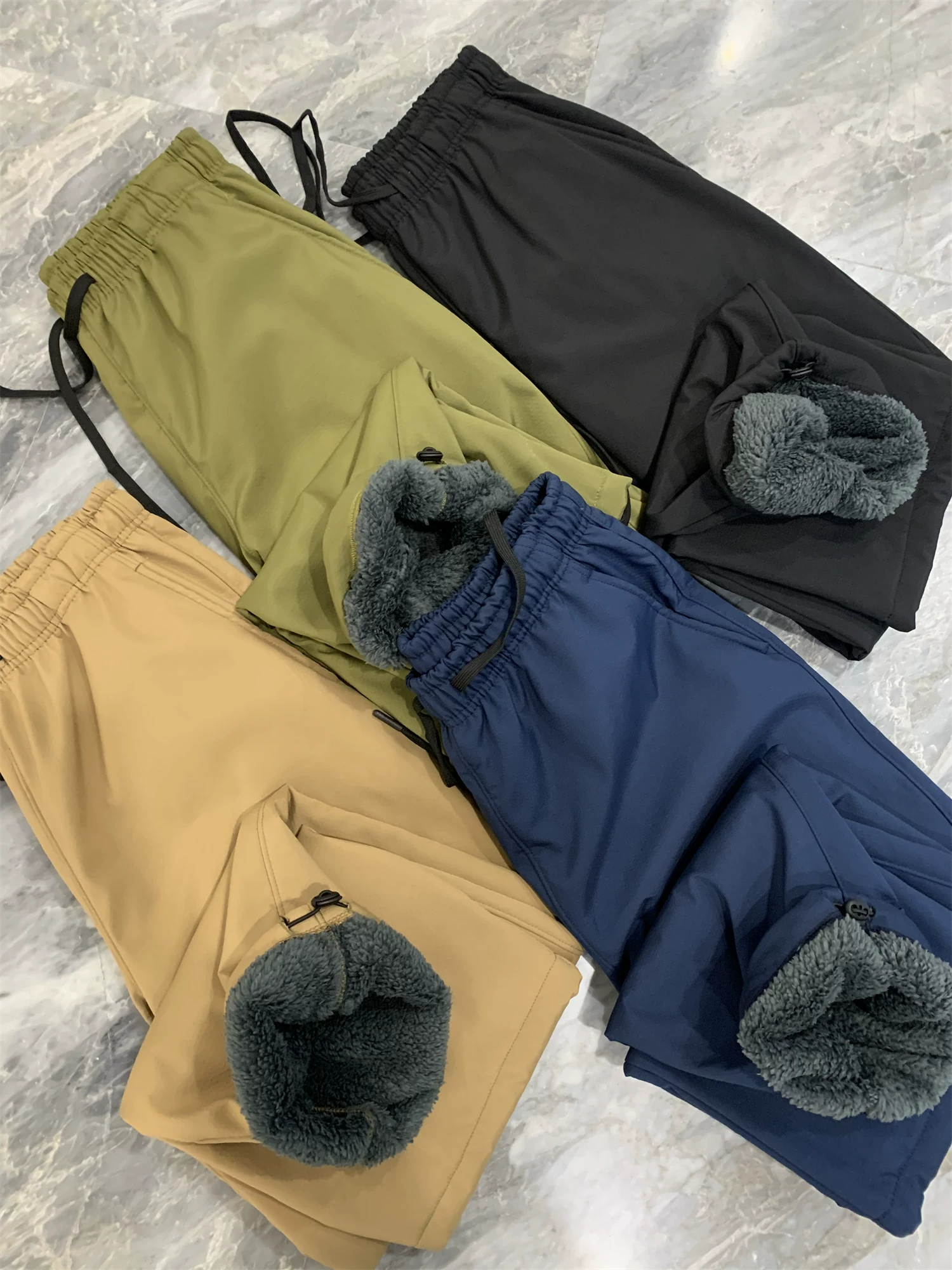 Don Quixote Quần ngoài trời lót lông cừu và dày dặn! Quần ống đứng lưng thun chống gió và chống thấm nước mùa đông dành cho nam.