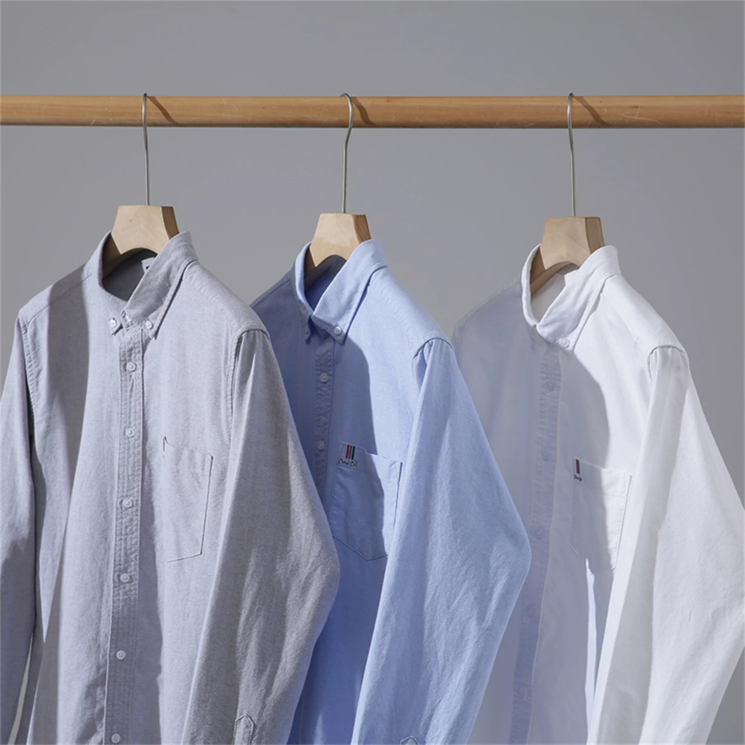 Vải oxford cotton nguyên chất Don Quixote! Đơn giản và đa năng, chống nhăn, giản dị, đa năng, áo sơ mi dài tay có cổ, hợp thời trang.