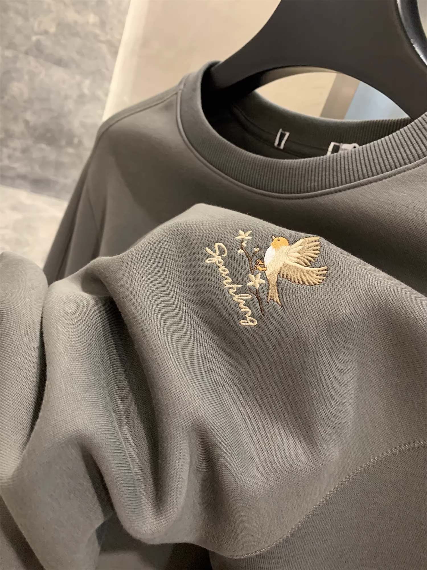 Áo thun nam cổ tròn đa năng, chất liệu ấm áp và thoáng khí! Áo thun nam mùa thu thêu họa tiết Don Quixote, kiểu dáng thời trang.