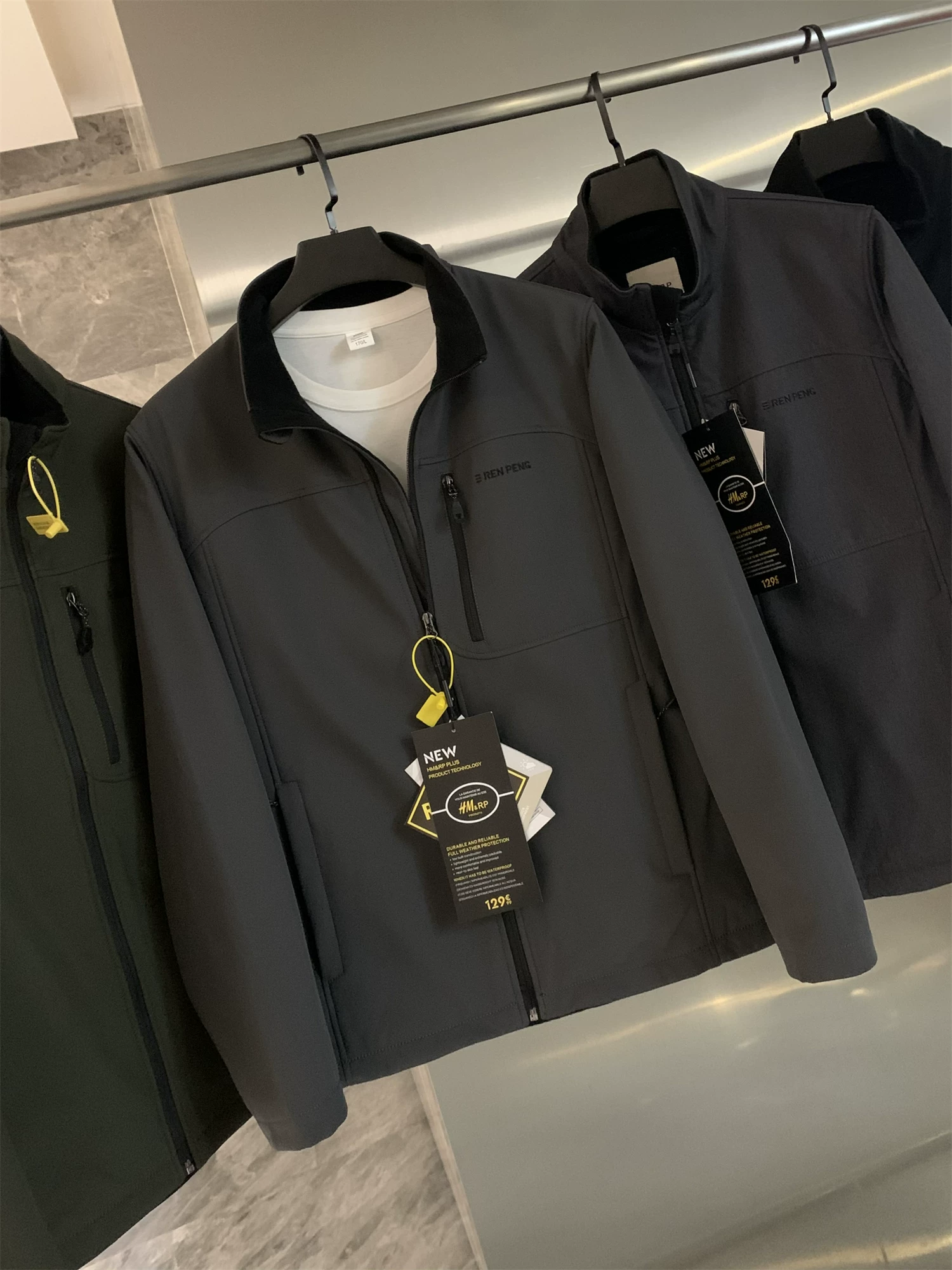 Công nghệ ngoài trời Don Quixote! Áo khoác nam dày dặn, chống gió, chống thấm nước, lót lông cừu, dành cho mùa thu đông, dùng trong ngành công nghiệp xây dựng.