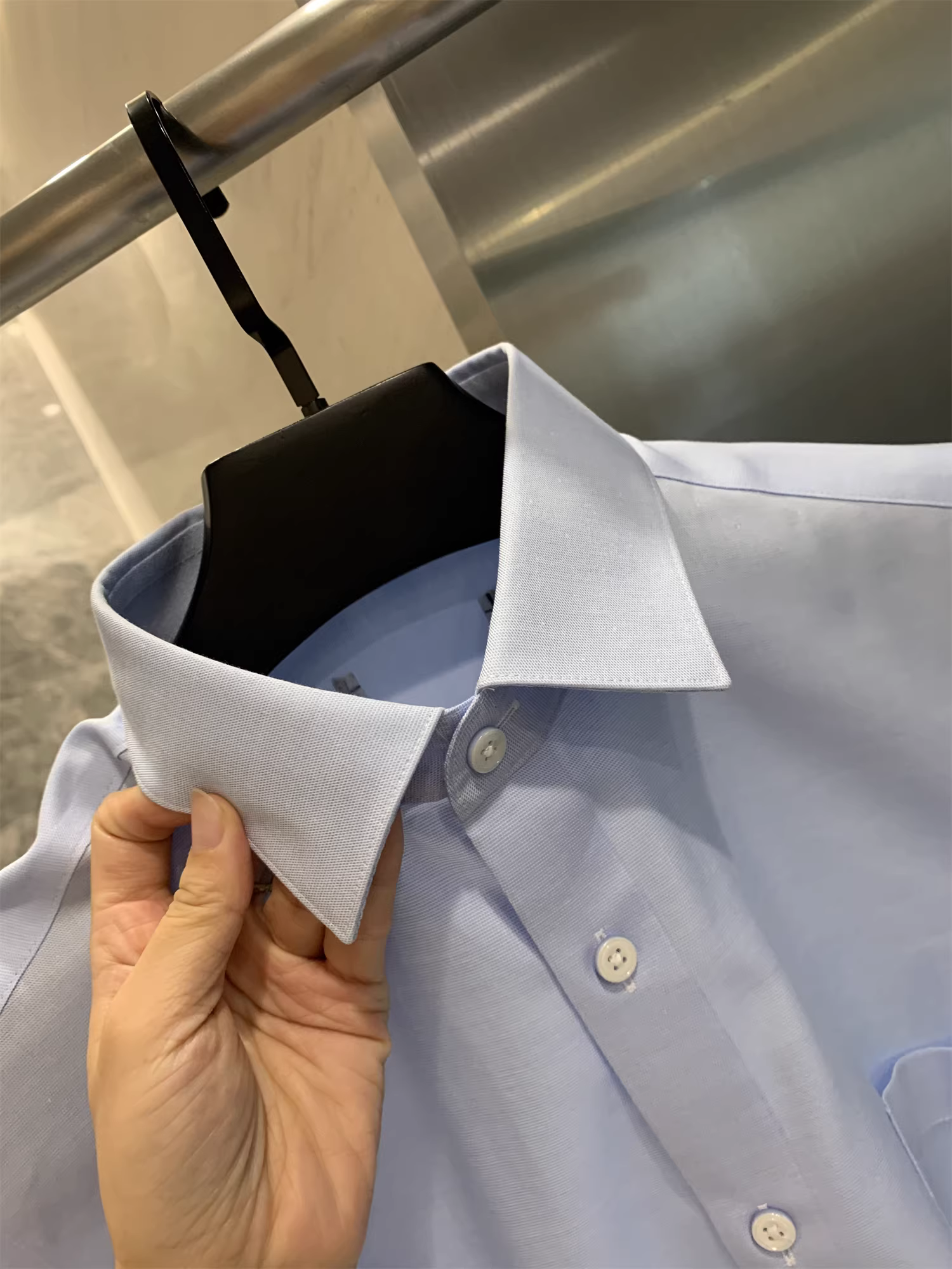 Don Quixote 100% cotton mercerized! Áo sơ mi nam dài tay màu trơn, thân thiện với da, thoáng khí, mềm mại, thích hợp cho mùa hè.