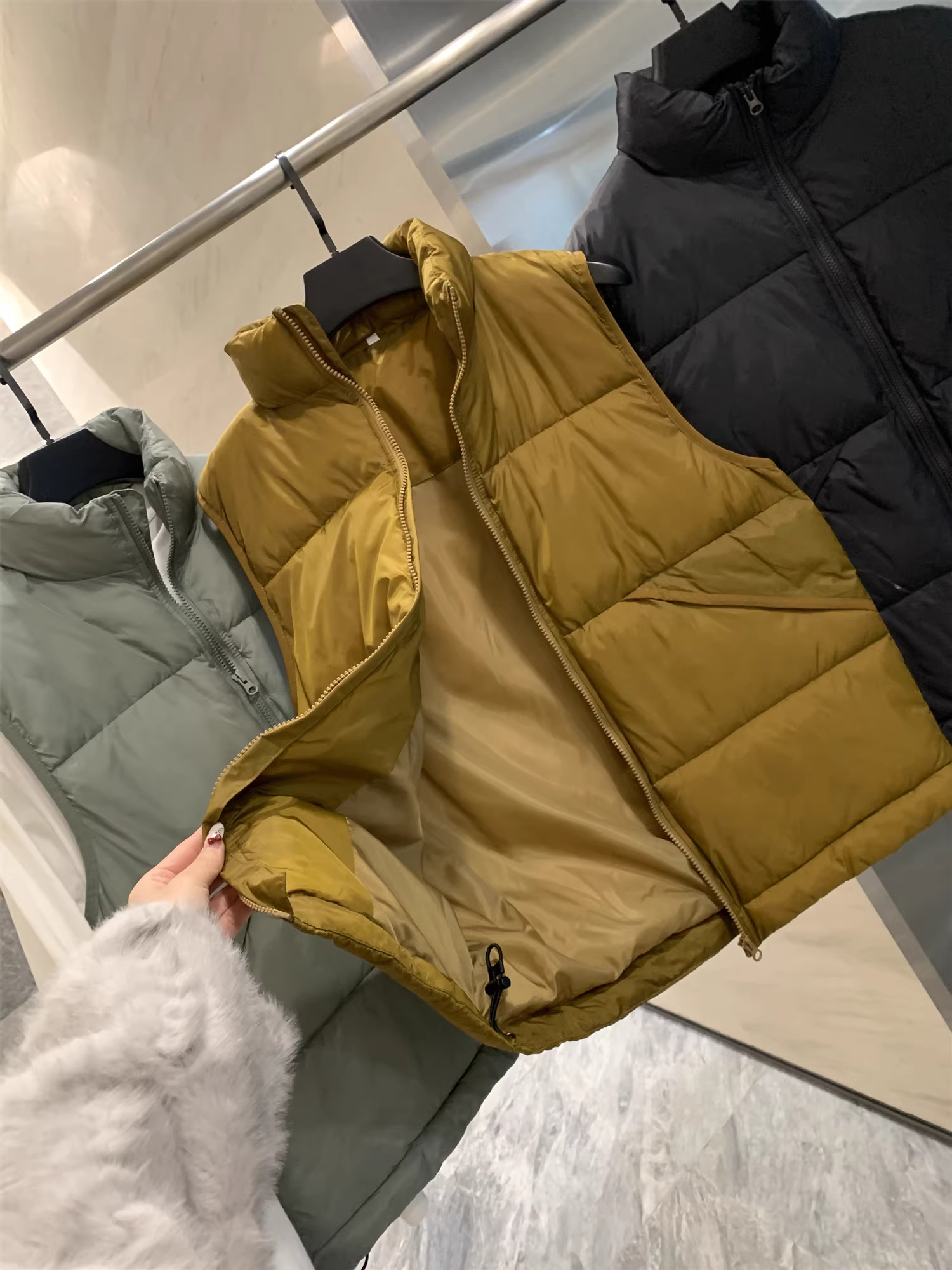 Đặc biệt hàng ngày của Don Quixote! Áo khoác vest cotton cổ đứng, nhẹ, dày dặn, ấm áp, phong cách thường ngày dành cho nam.