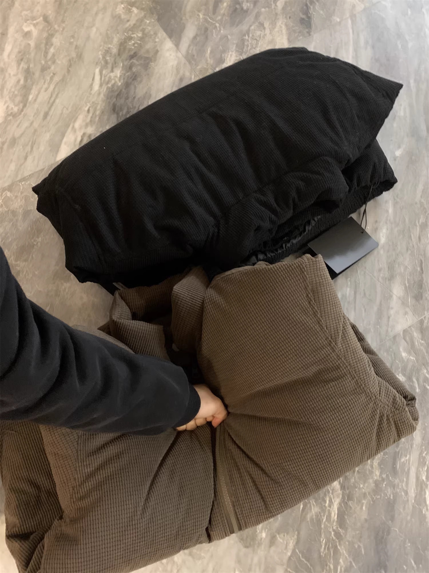 Don Quixote chất liệu bông nhồi tay mật độ cao! Áo khoác cotton có cổ đứng ấm áp, mềm mại, có họa tiết lông cừu dành cho cặp đôi.