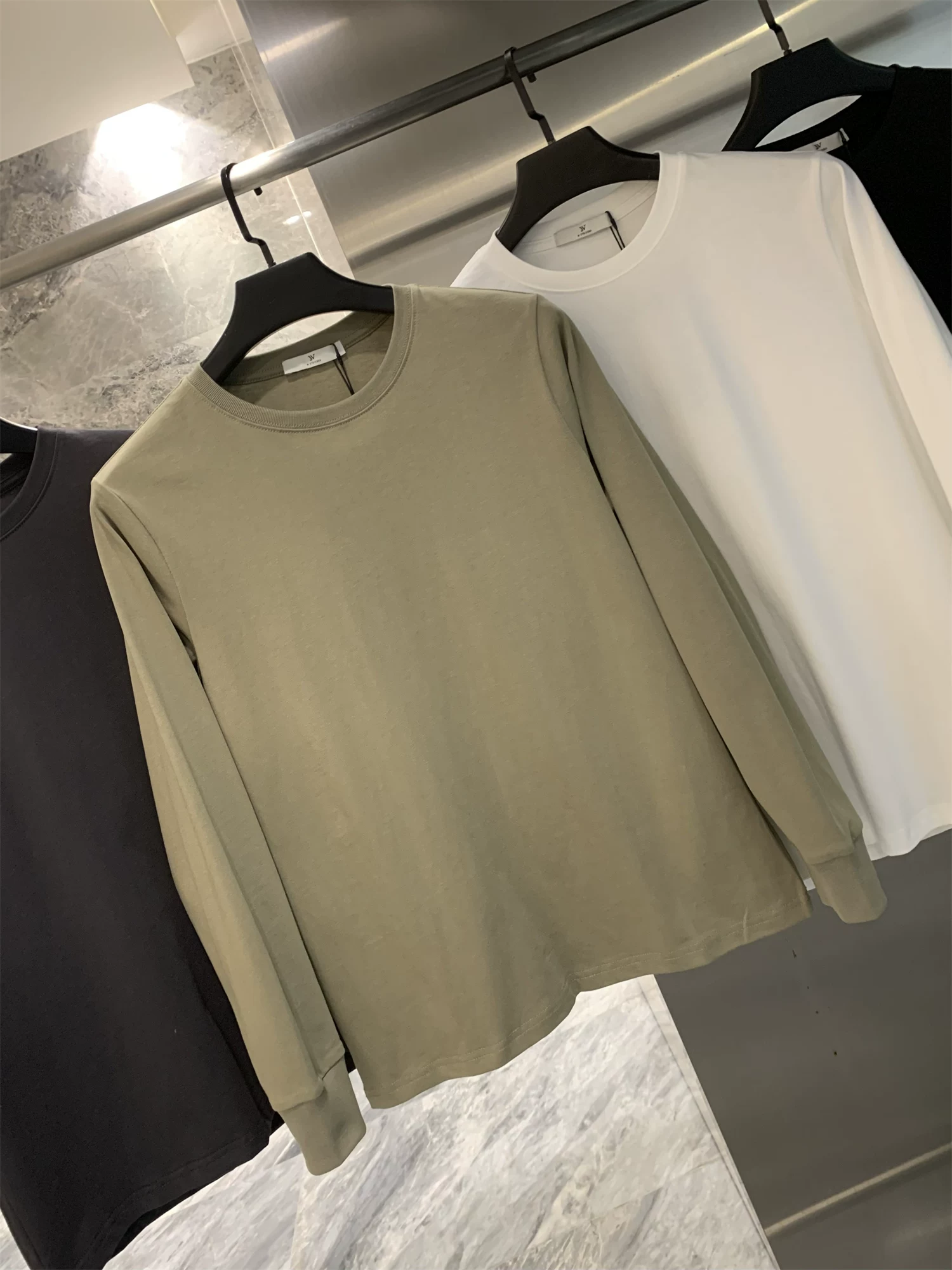 Áo thun Don Quixote 100% cotton! Trọng lượng cao 290G! Màu trơn đa năng, cổ tròn, tay dài, kiểu dáng thời trang, thích hợp làm lớp áo lót.