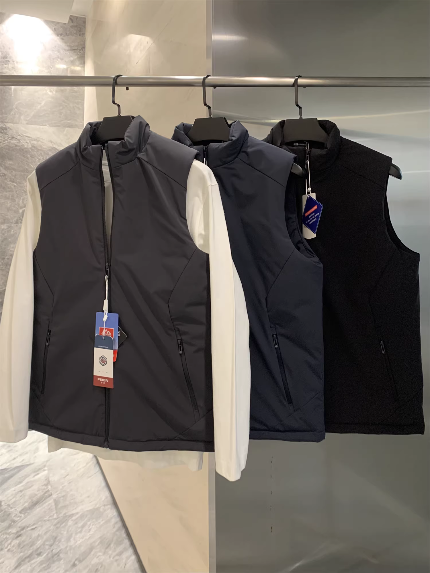 Áo khoác vest nam cổ đứng bằng cotton công nghệ giữ nhiệt Don Quixote! Nhẹ và ấm áp, thích hợp cho hoạt động ngoài trời vào mùa thu và mùa đông.