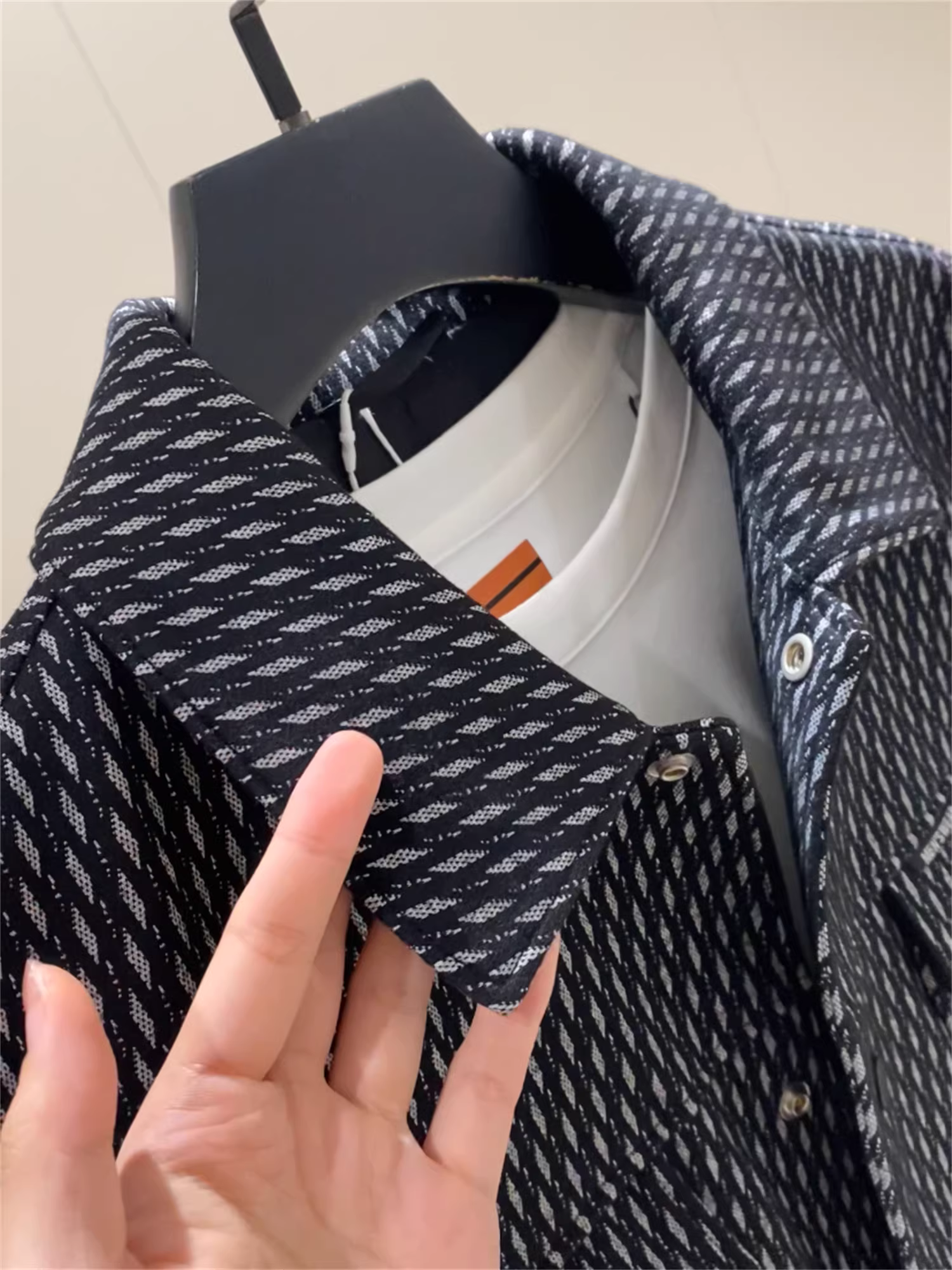 Ưu điểm của áo khoác nam Don Quixote! Áo khoác kiểu công sở thường ngày, sang trọng nhẹ nhàng, họa tiết kim cương, kiểu dáng áo khoác công sở.