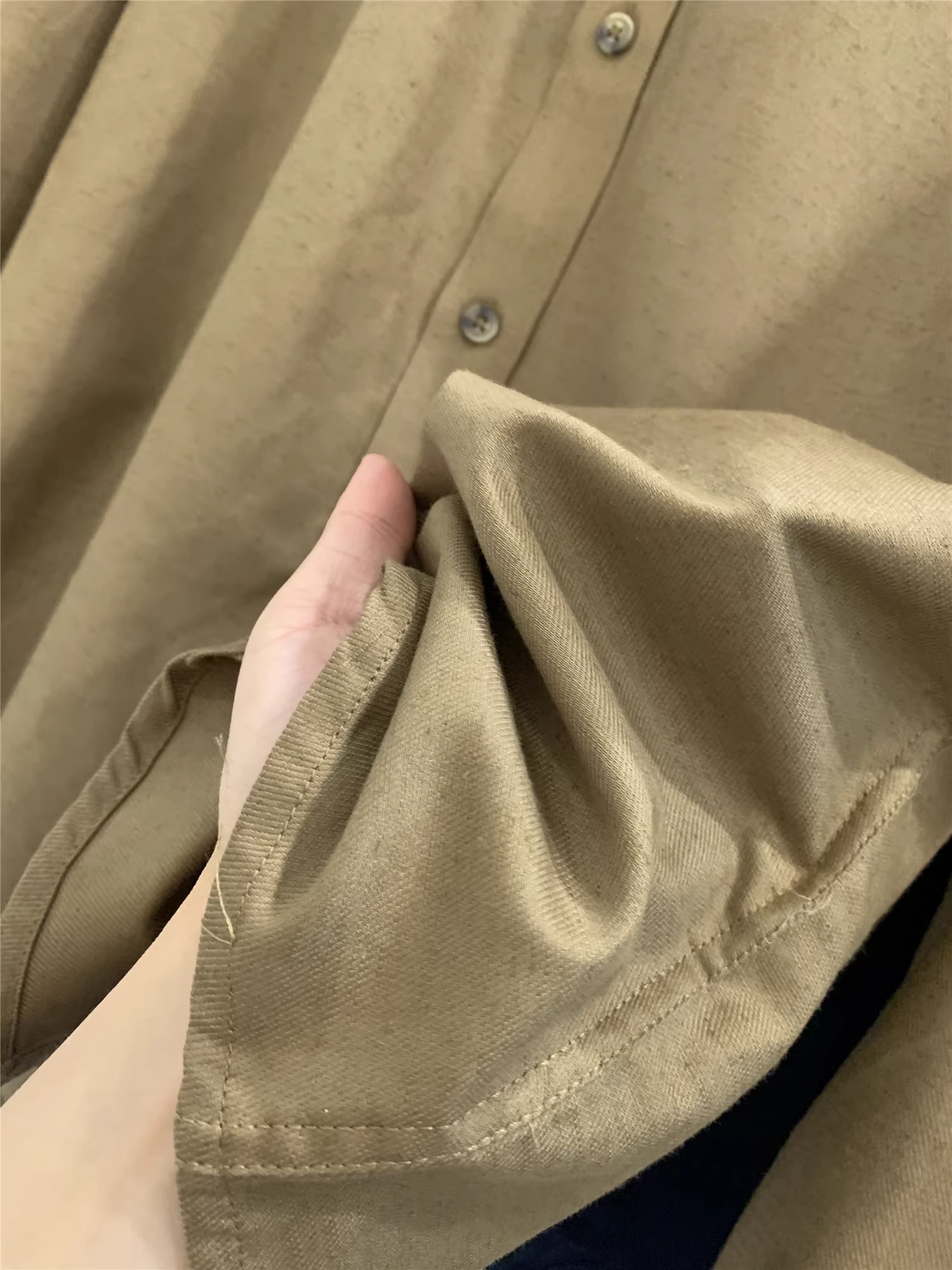 Don Quixote là một thương hiệu độc đáo! Áo sơ mi nam dài tay màu trơn, đa năng, thoải mái khi mặc, hợp thời trang, thích hợp cho mùa xuân và mùa thu.