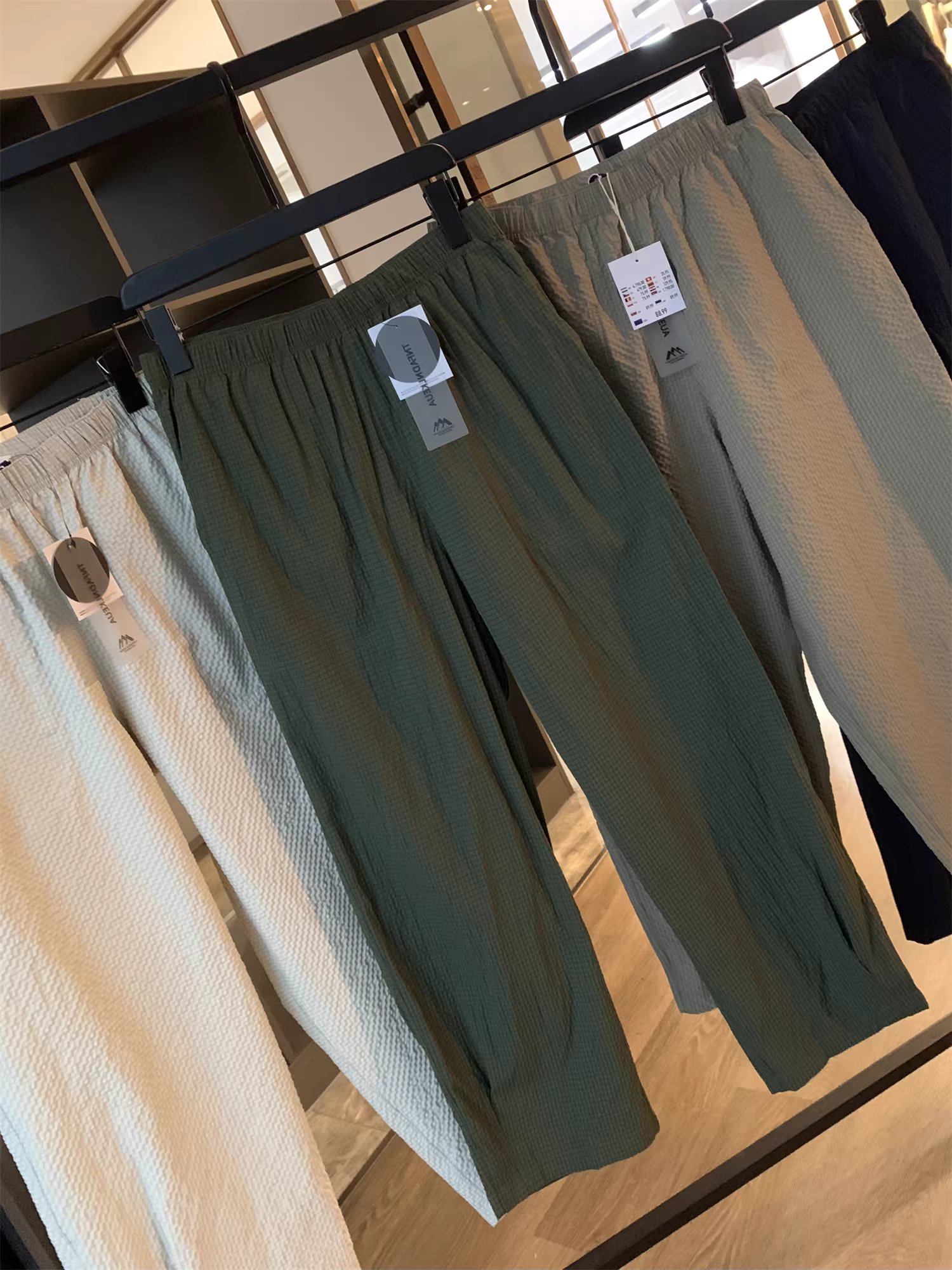 Don Quixote, mặc thoải mái! Chất liệu cotton bong bóng mang lại cảm giác mát lạnh! Kiểu dáng mỏng, quần chống nắng unisex, quần mặc thường ngày, quần điều hòa, hợp thời trang.