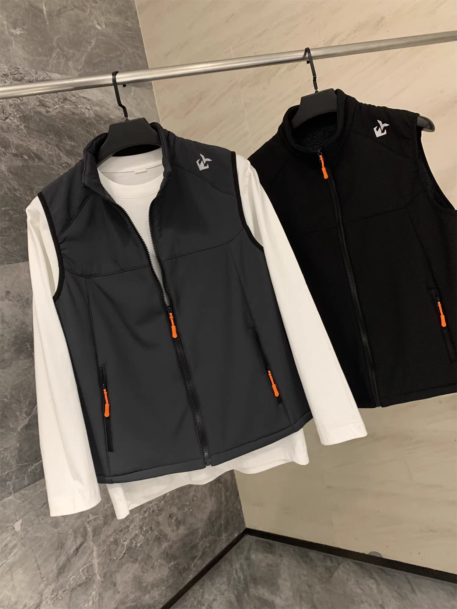 Áo ghi lê nam Don Quixote ODM, sản phẩm độc quyền! Áo ghi lê mùa thu đông lót lông cừu dày, cổ đứng, kiểu dáng dã ngoại, thường ngày, không tay.