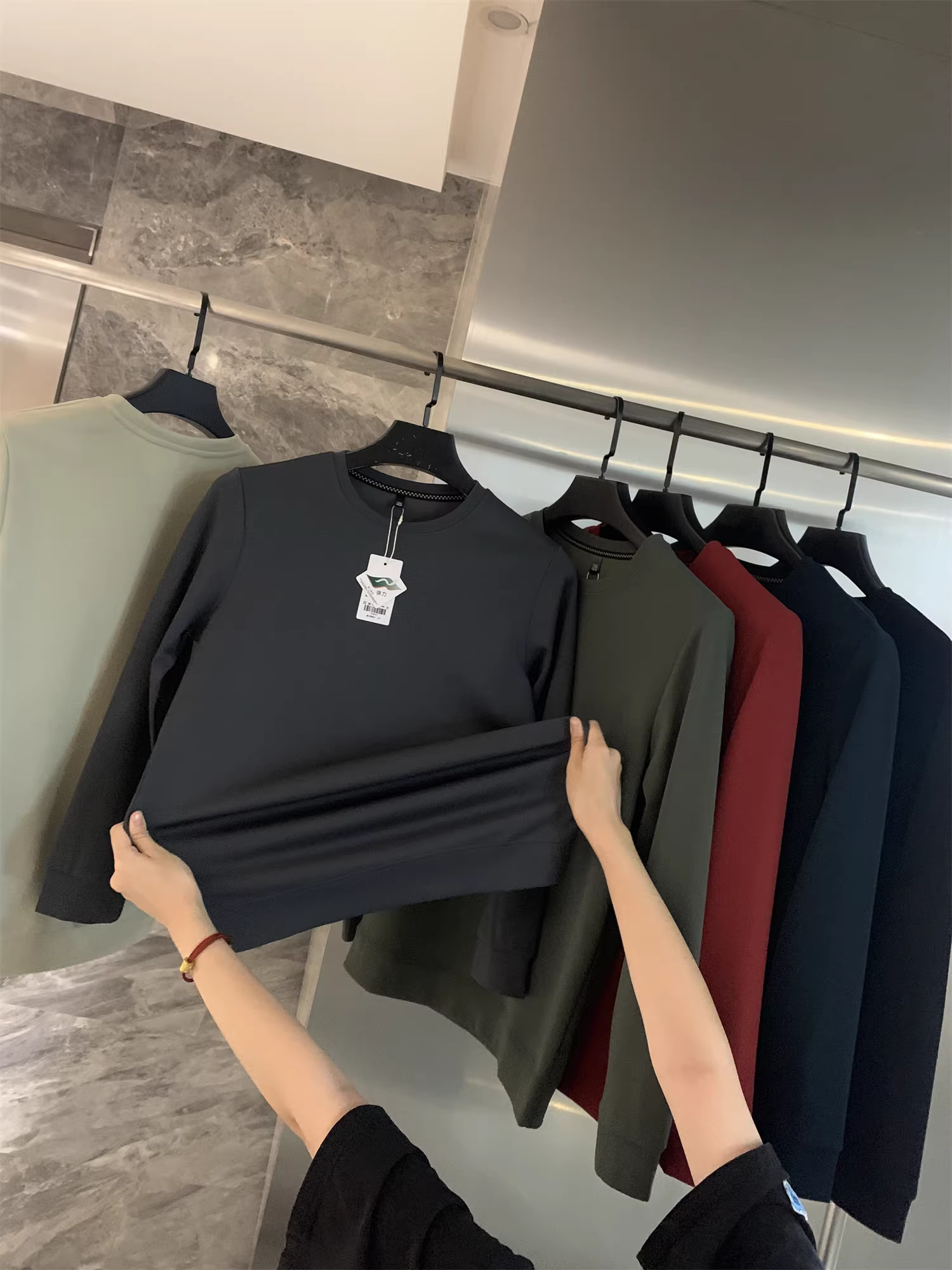 Ưu đãi đặc biệt Don Quixote! Áo len dệt kim co giãn họa tiết quả dứa! Áo len cổ tròn đa năng thời trang mùa thu dành cho nam