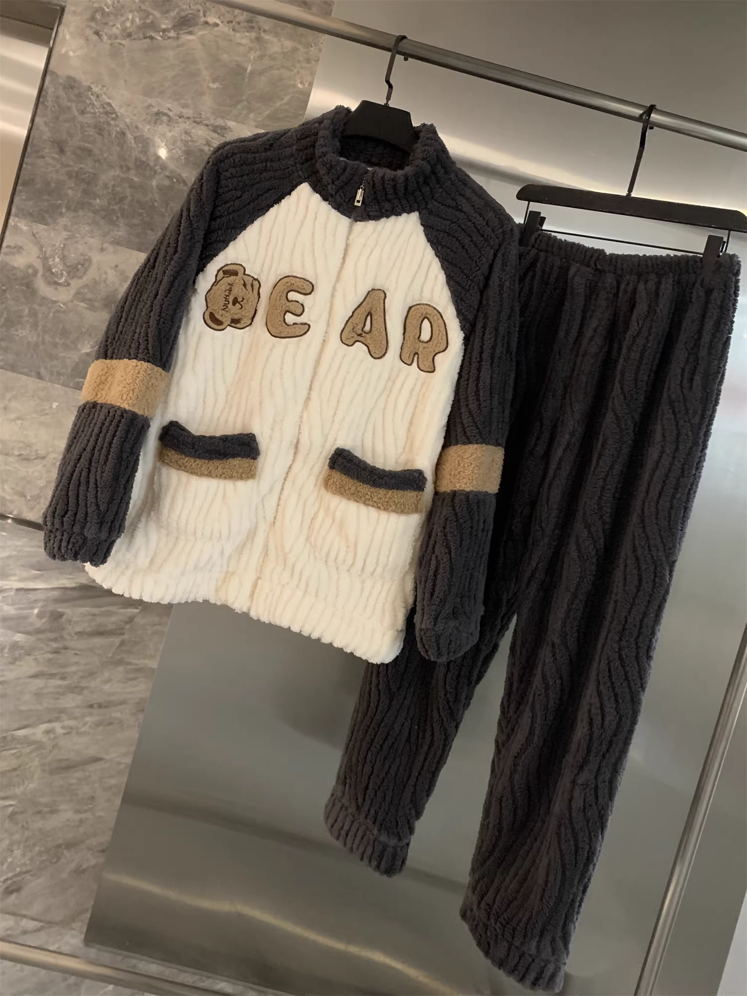 Don Quixote flannel lông cừu san hô! Bộ đồ ngủ và quần nhung mềm mại và ấm áp mùa thu đông dành cho nam giới.