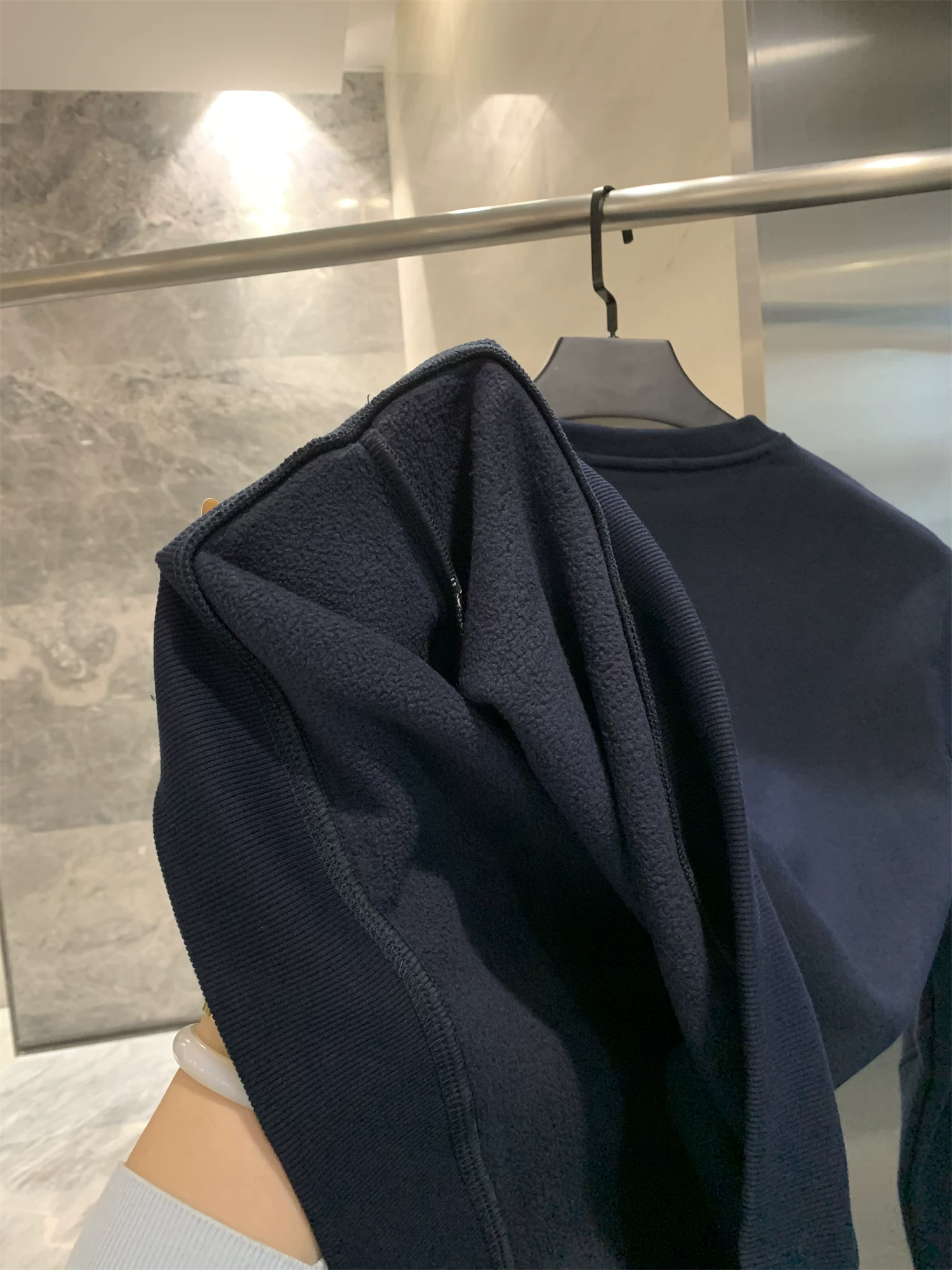 Don Quixote Classic H Series! Thiết kế 3D! Áo nỉ cổ tròn chất liệu dệt kim dày dặn, lót lông cừu, giữ ấm, kiểu dáng thường ngày dành cho nam.