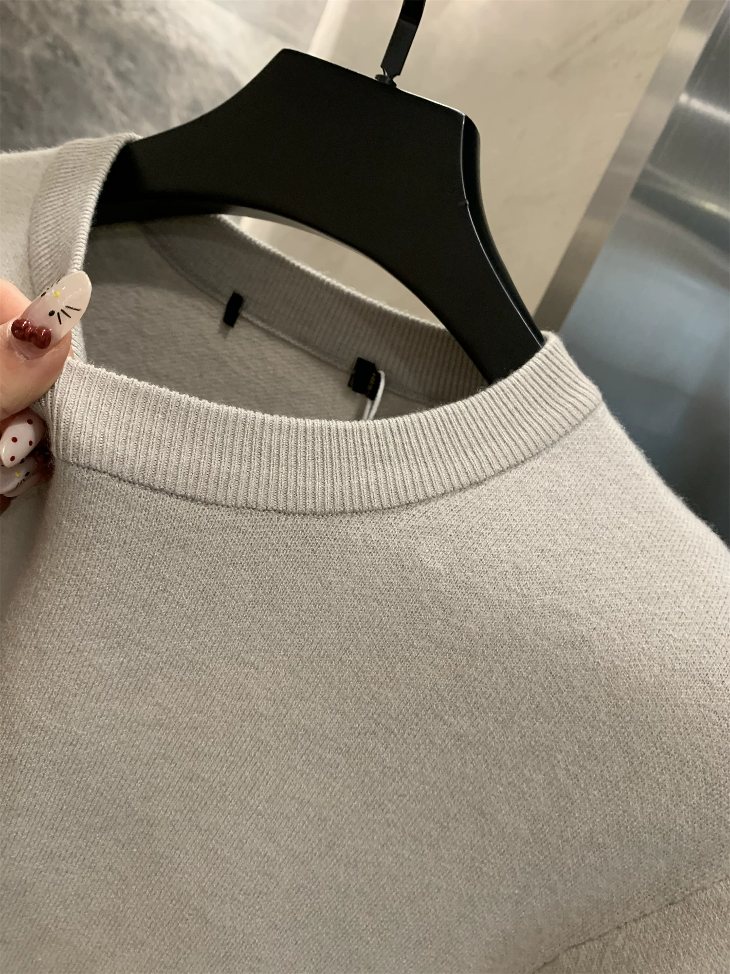 Don Quixote Sea Series! Mềm mại và tinh tế! Áo len dệt kim cổ tròn ấm áp, giản dị dành cho nam mùa thu đông.