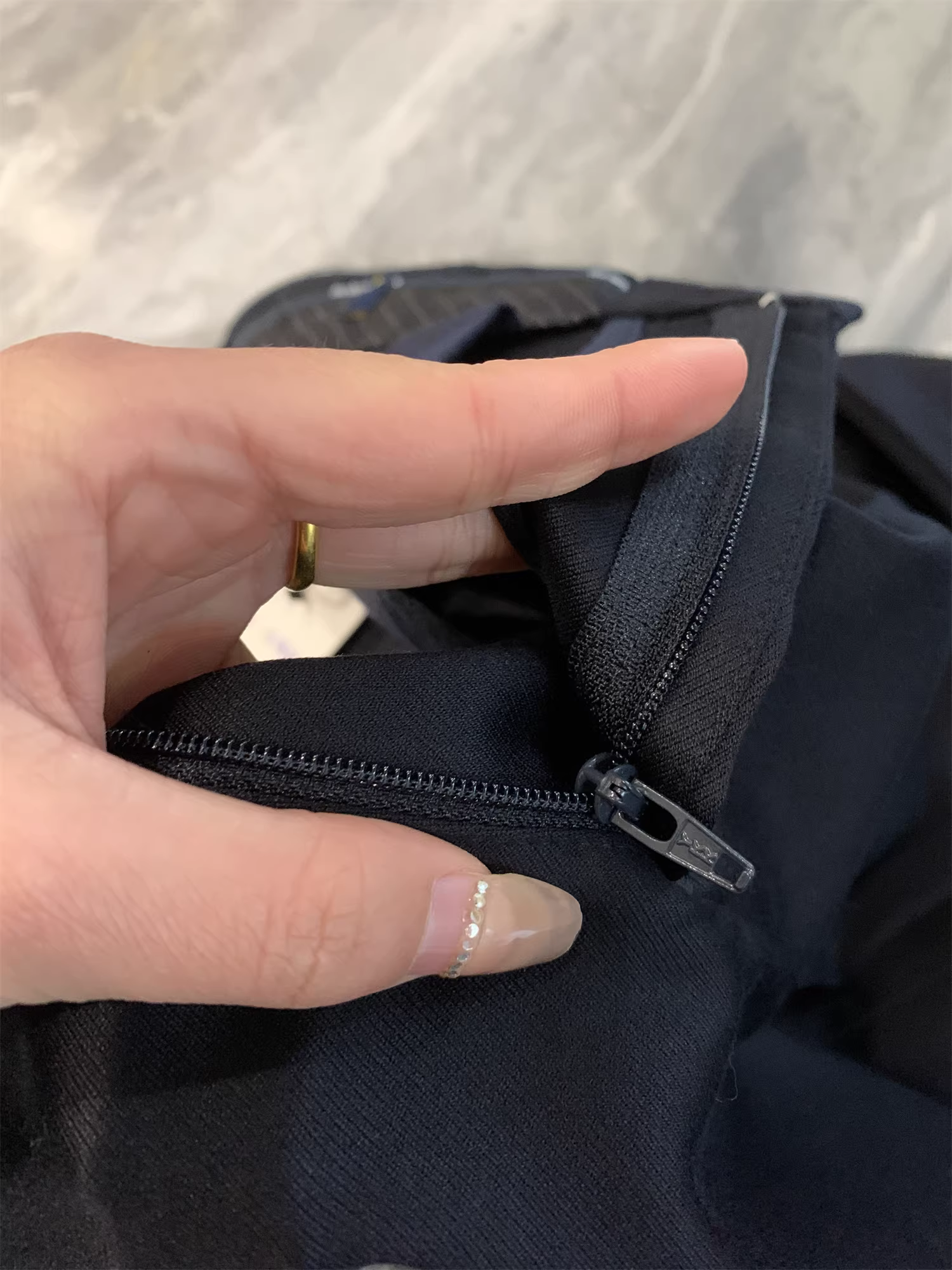 Dòng sản phẩm Don Quixote Light and Warm Cashmere! Chất liệu cashmere cao cấp! Quần âu ống đứng mềm mại và tinh tế dành cho nam.