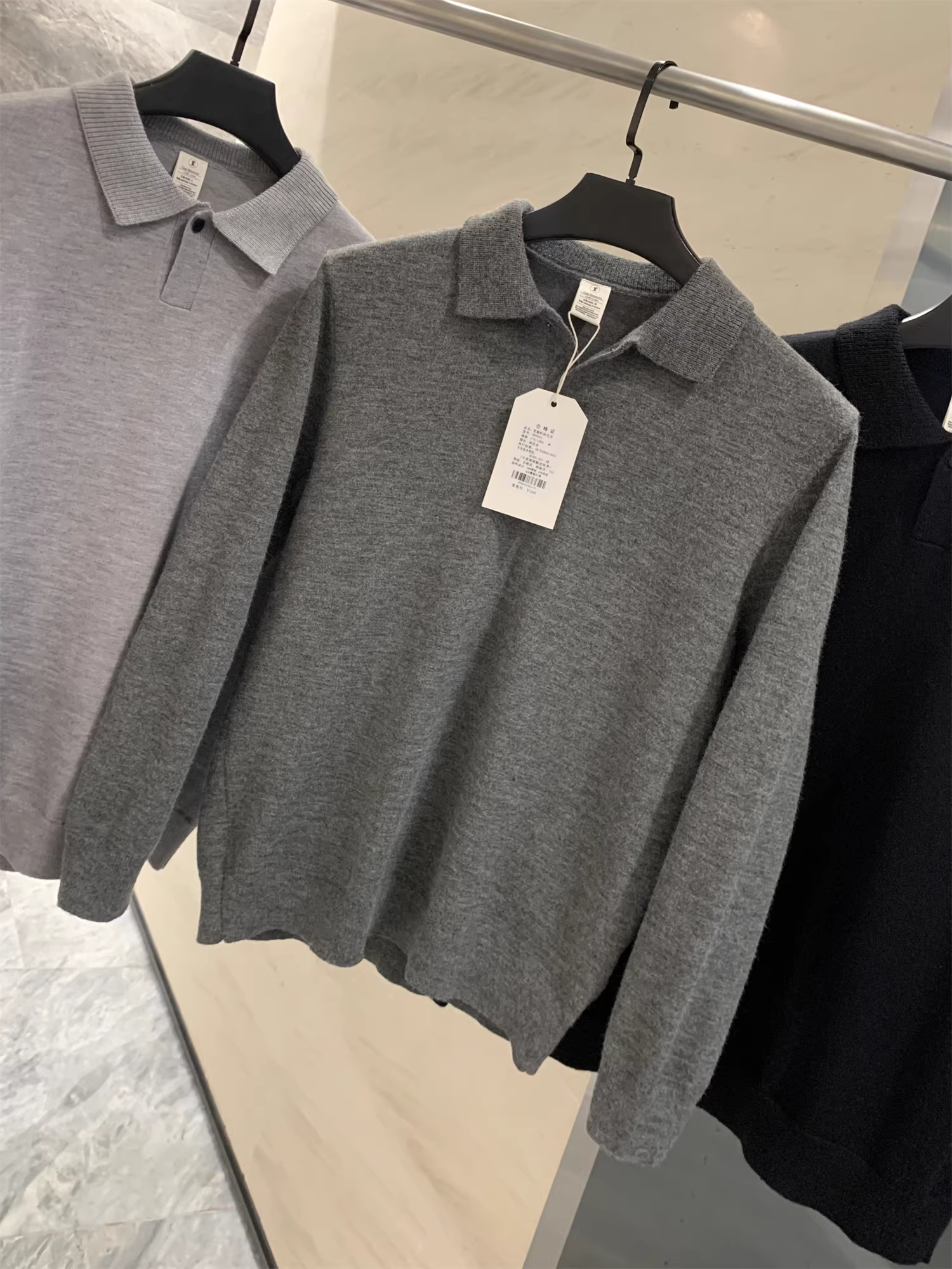 Don Quixote, một phong cách xa hoa! Phong cách tiền cổ điển! Áo polo nam chất liệu dệt kim, màu trơn, cổ điển, dáng xuông, thích hợp cho mùa xuân và mùa thu.