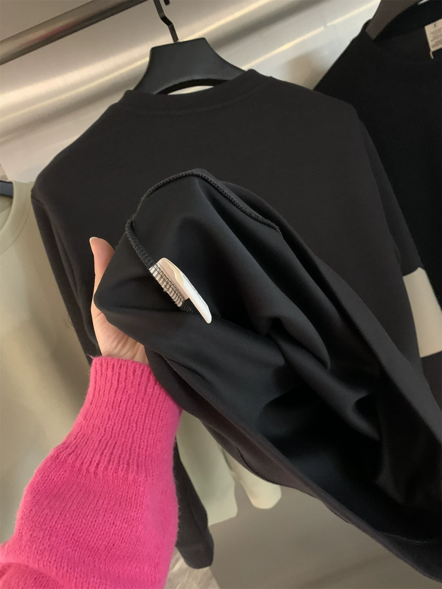 Don Quixote thêu tinh xảo! Áo len nam mùa đông có lớp không khí thân thiện với da, cổ tròn đa năng, áo len thông thường hợp thời trang