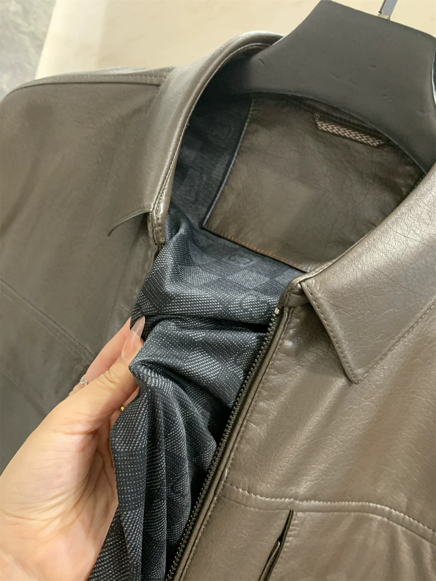 Don Quixote có hơn 1000 sản phẩm trong kho! Phong cách và sành điệu! Áo khoác công sở chất liệu da PU mùa thu, kiểu dáng cổ điển, áo khoác thường ngày dành cho nam.