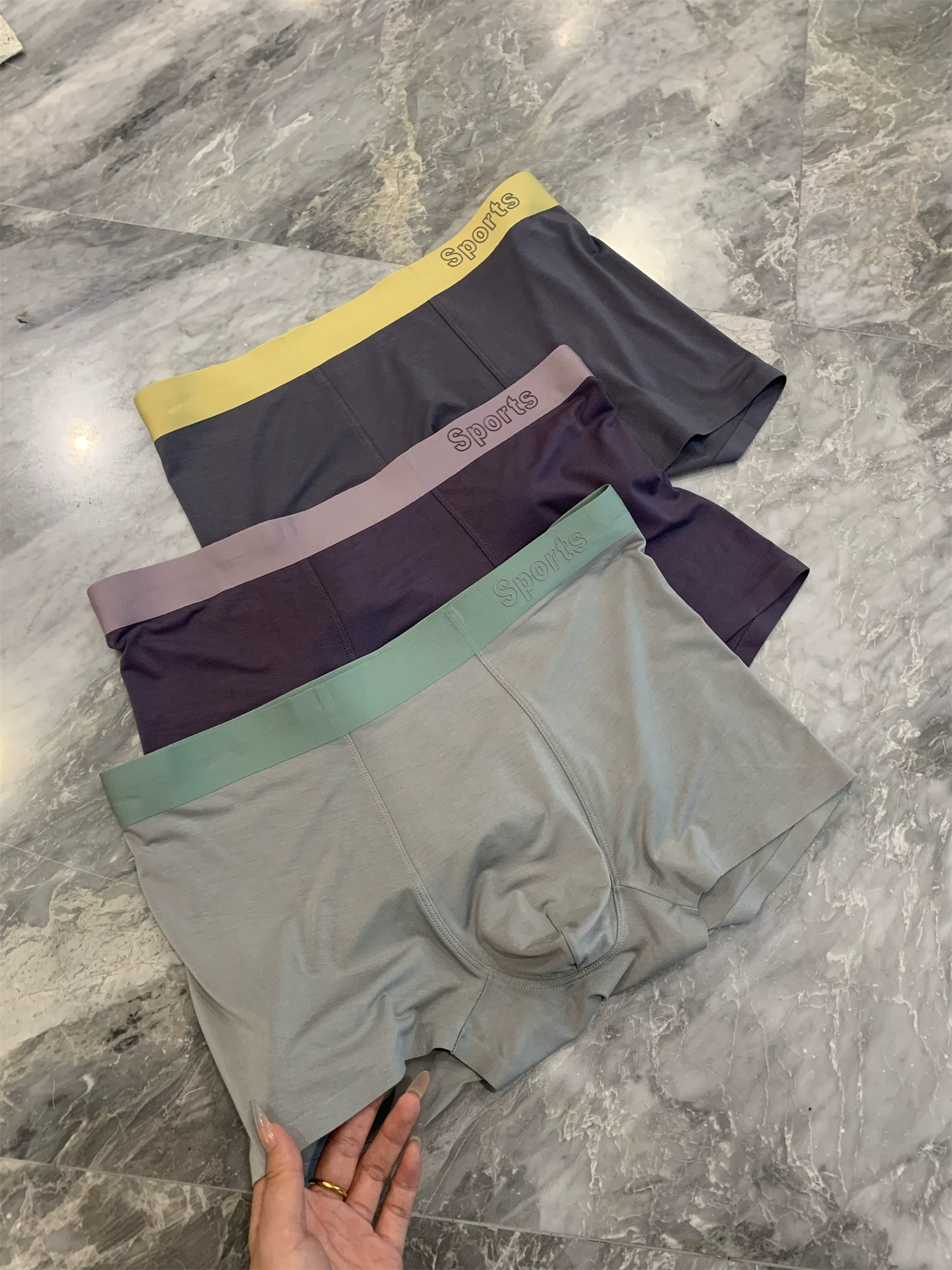 Hỗn hợp lụa dâu tằm Don Quixote! Một hộp chứa ba đôi! Quần lót boxer nam thoáng mát, co giãn, liền mạch.