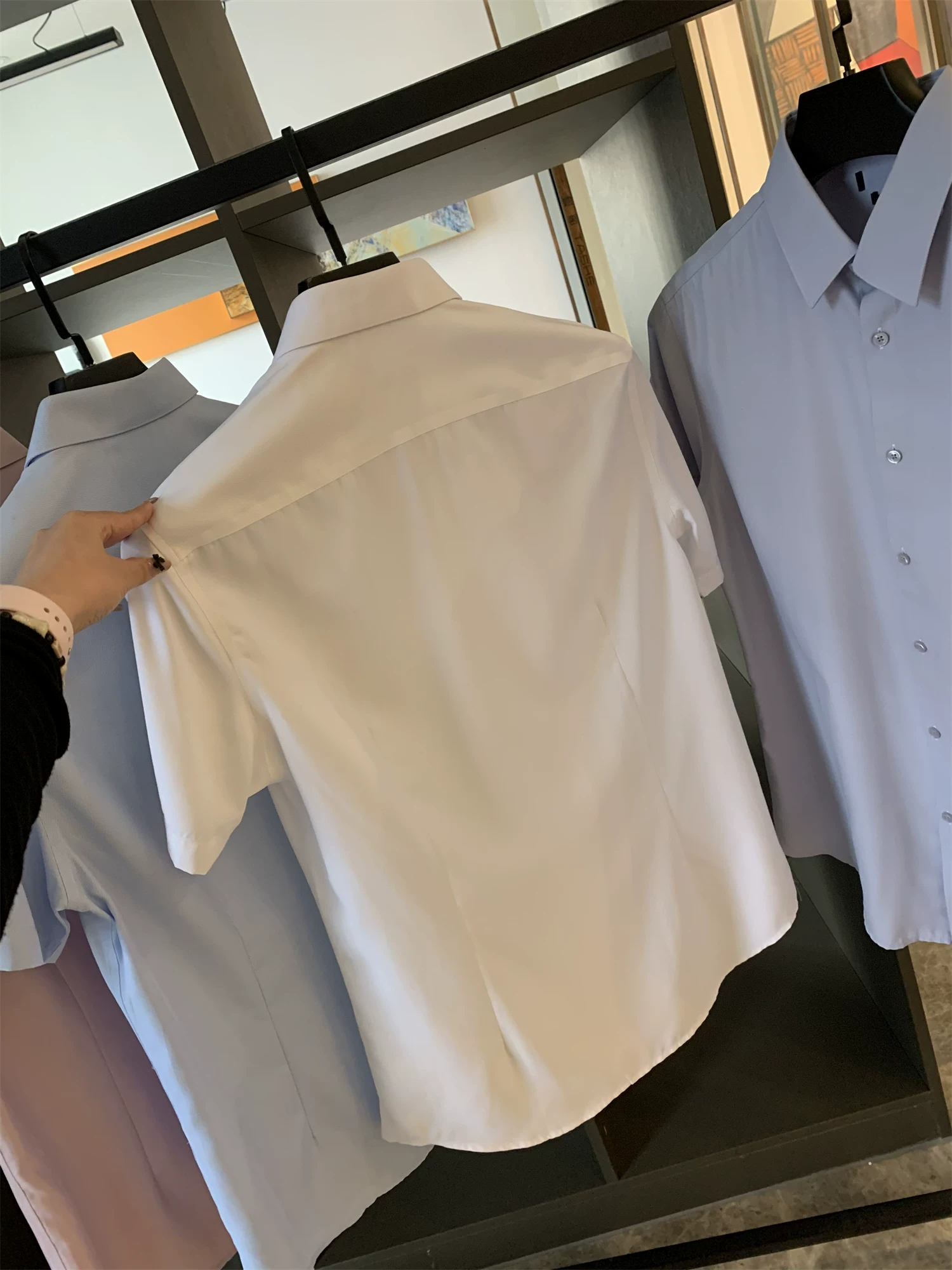 Don Quixote, giải phóng mặt bằng hạng nhất! Sự kết hợp hoàn hảo! Áo sơ mi nam mùa hè, cổ trụ, tay ngắn.