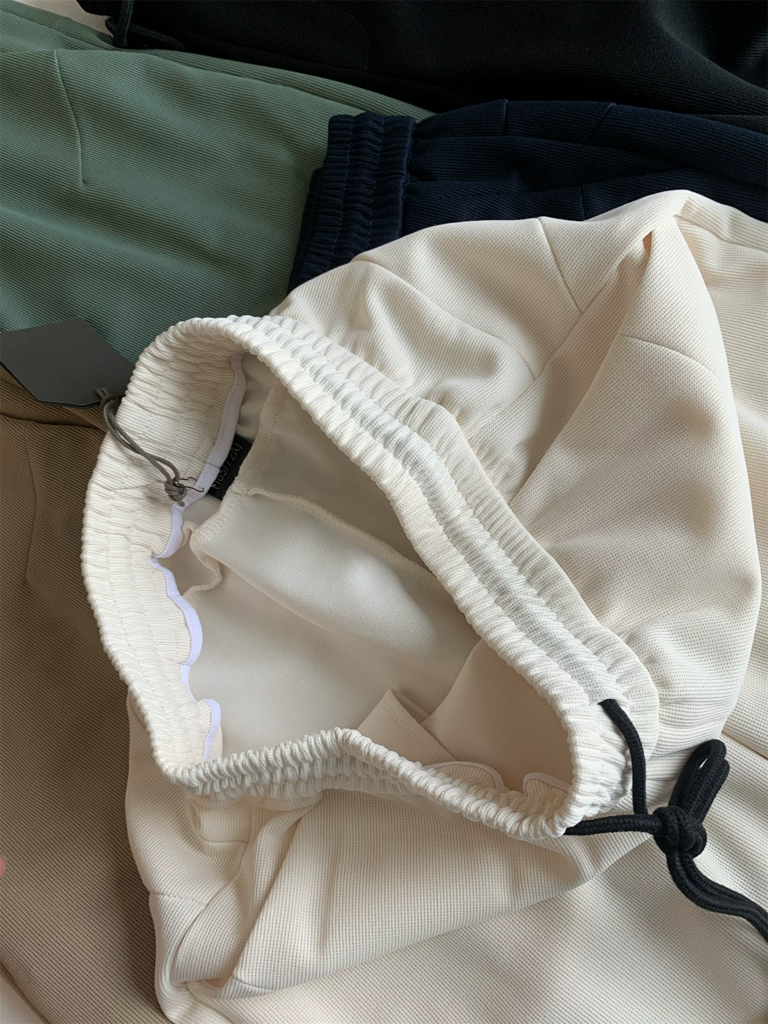 Đơn đặt hàng của công ty Don Quixote ODM! Thân thiện với da, thoáng khí và co giãn! Quần short nam ống thẳng năm phần mùa hè mới.