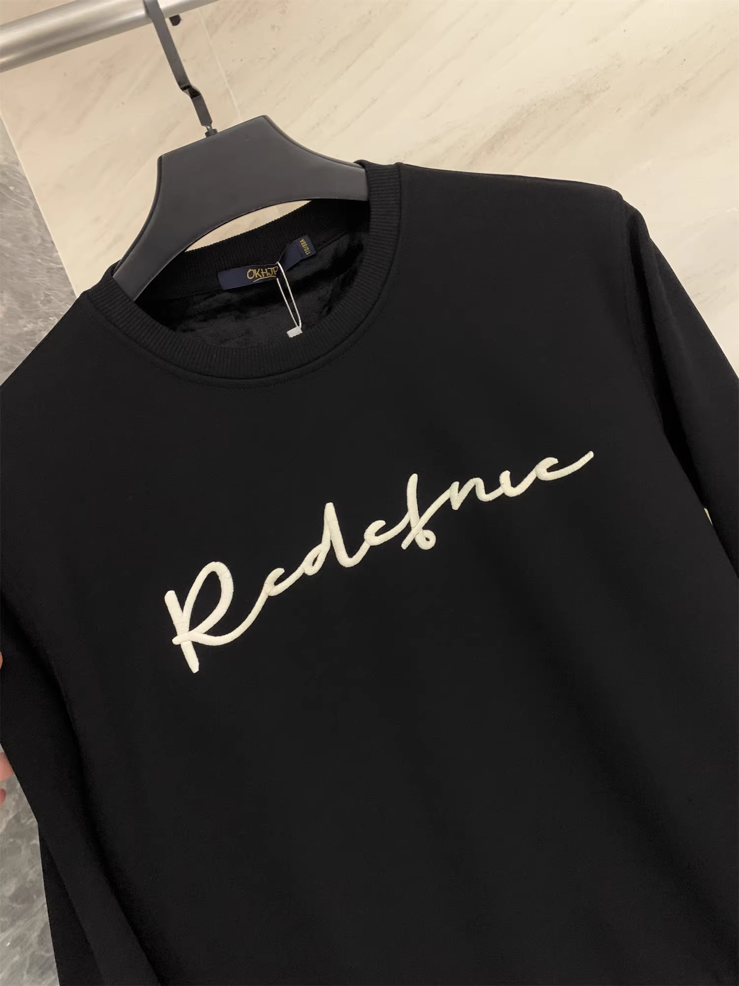 Don Quixote, được thêu nhiều màu sắc + lót lông cừu! Áo len dài tay cổ tròn đa năng dành cho nam mùa thu đông, hợp thời trang.