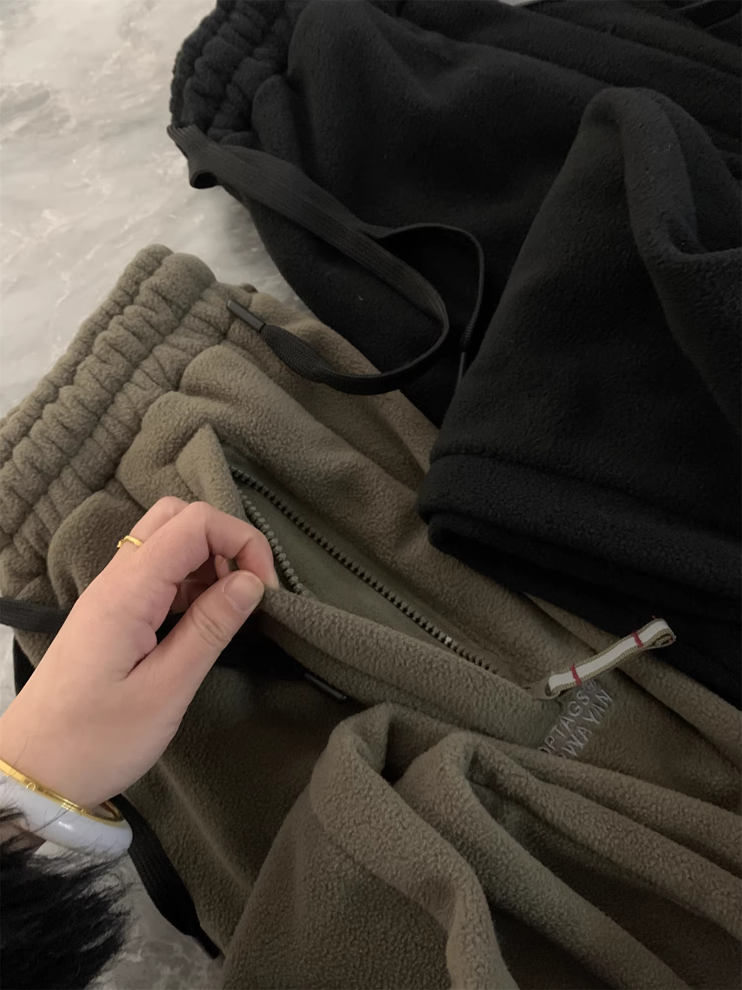 Don Quixote, hãy đến với phong cách Bắc Âu! Một đôi dành cho mùa đông! Quần thể thao ống đứng/cạp bo dày dặn, lót lông cừu hai mặt, mặc được cả mùa thu và mùa đông.