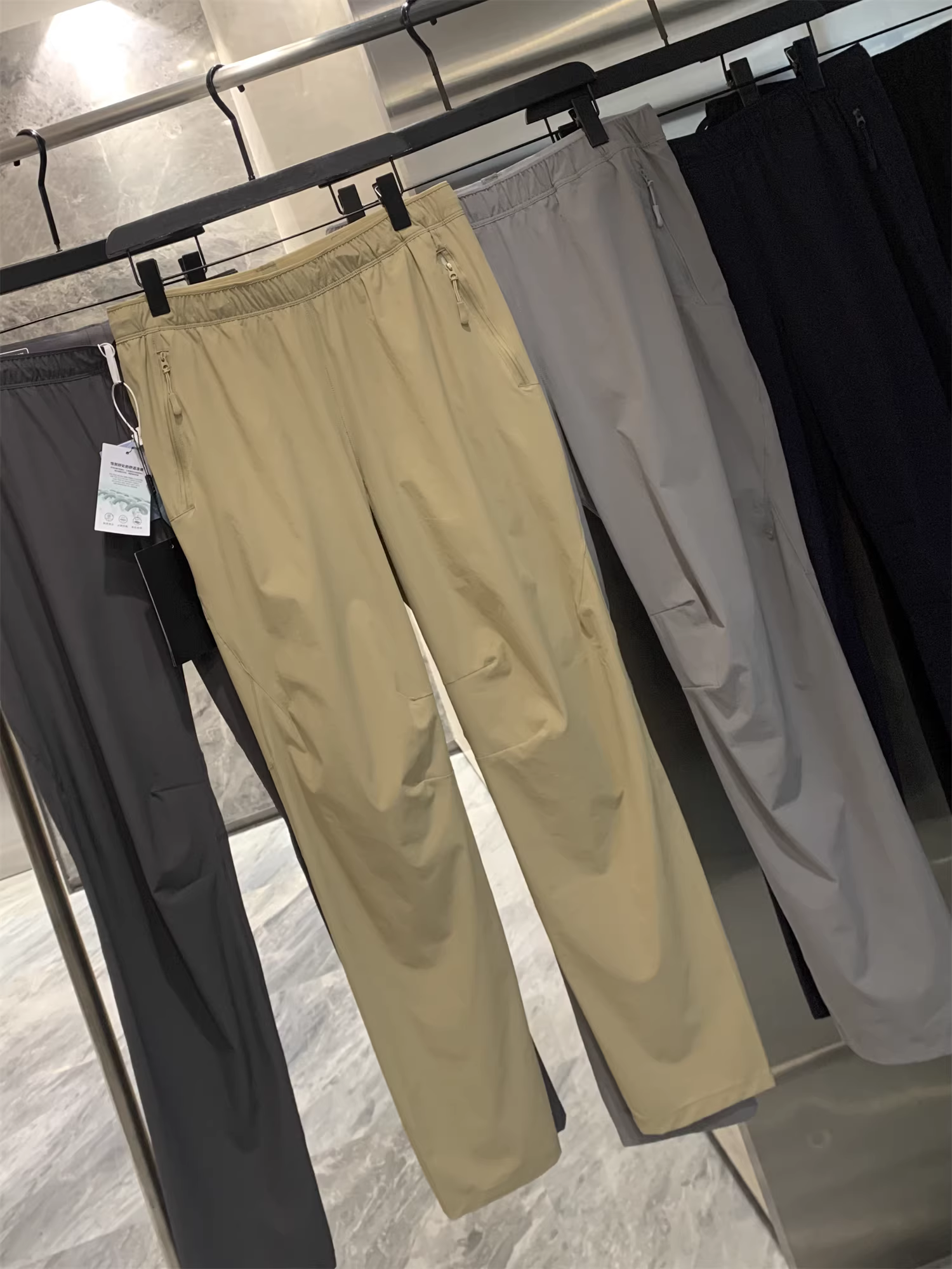 Dòng sản phẩm Don Quixote Outdoor Functional! Thiết kế may ba chiều! Quần âu ống đứng nhẹ, nhanh khô, thoáng khí, thích hợp cho mùa xuân và mùa hè.